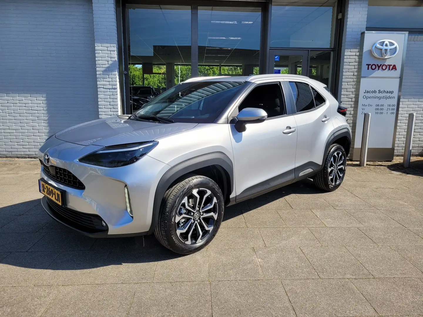 Toyota Yaris Cross 1.5 Hybrid Dynamic 116 pk | Keyless entry | Apple Grijs - 1