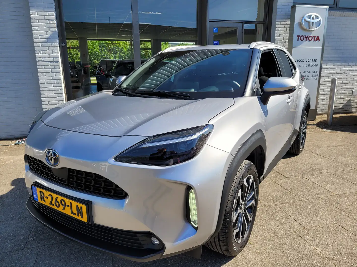 Toyota Yaris Cross 1.5 Hybrid Dynamic 116 pk | Keyless entry | Apple Grijs - 2