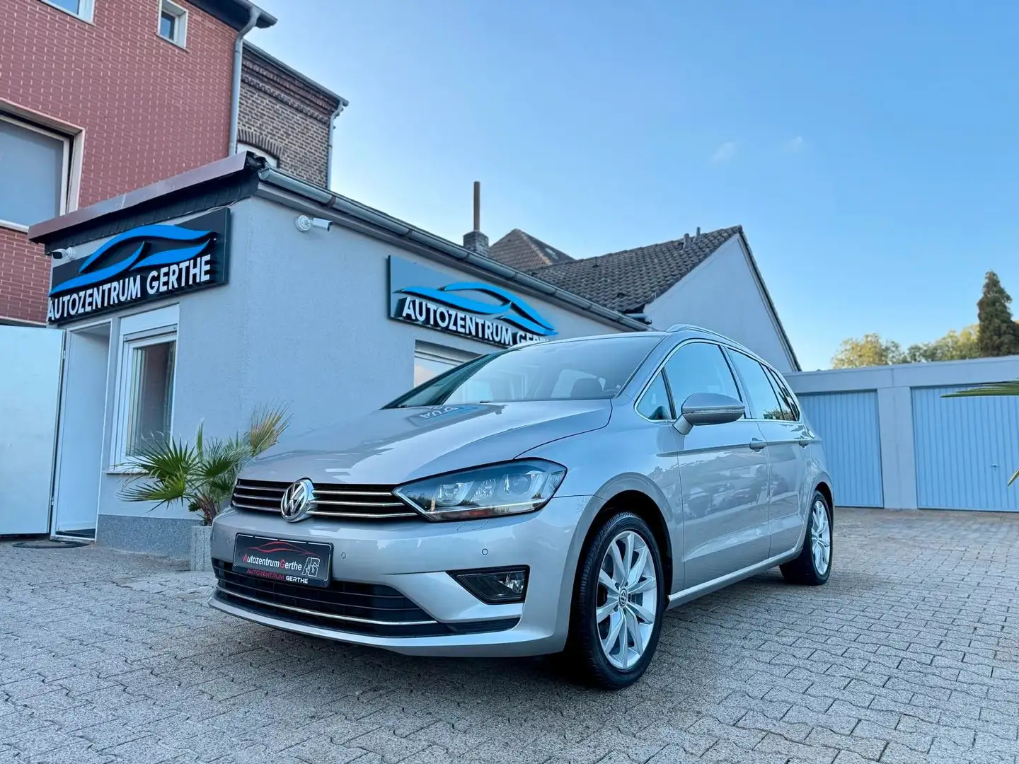 Volkswagen Golf Sportsvan VII Highline BMT*1.Hand*Bi-Xenon* Silber - 1