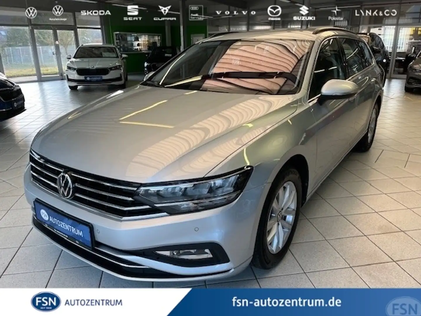 Volkswagen Passat Variant 2.0 TDI Business DSG NAVI LED RFK ACC Silber - 1