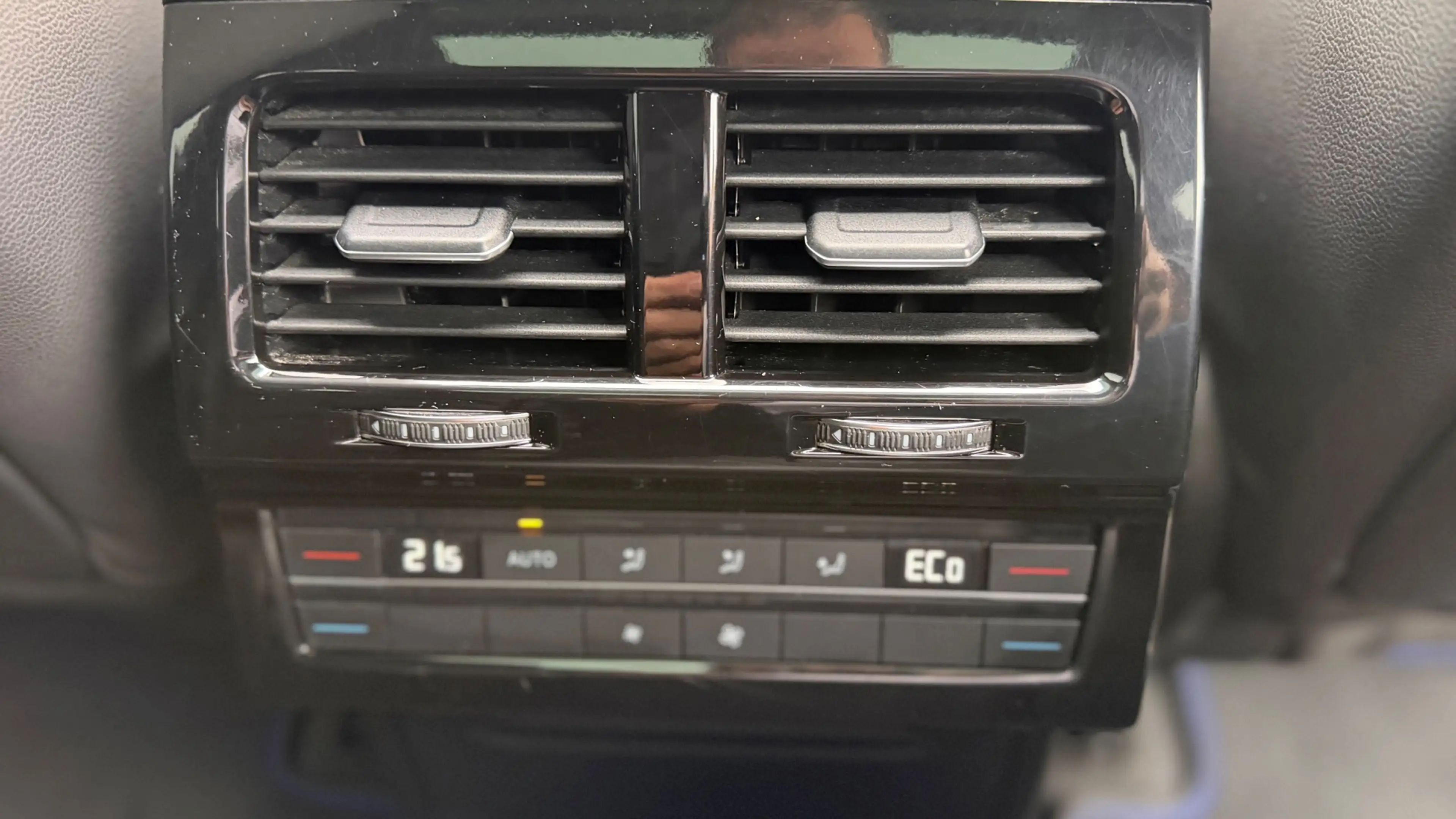 Volkswagen Touareg 3.0 TSi eHybrid 4MOTION R-Line Panoramadak leer Ca — photo 20