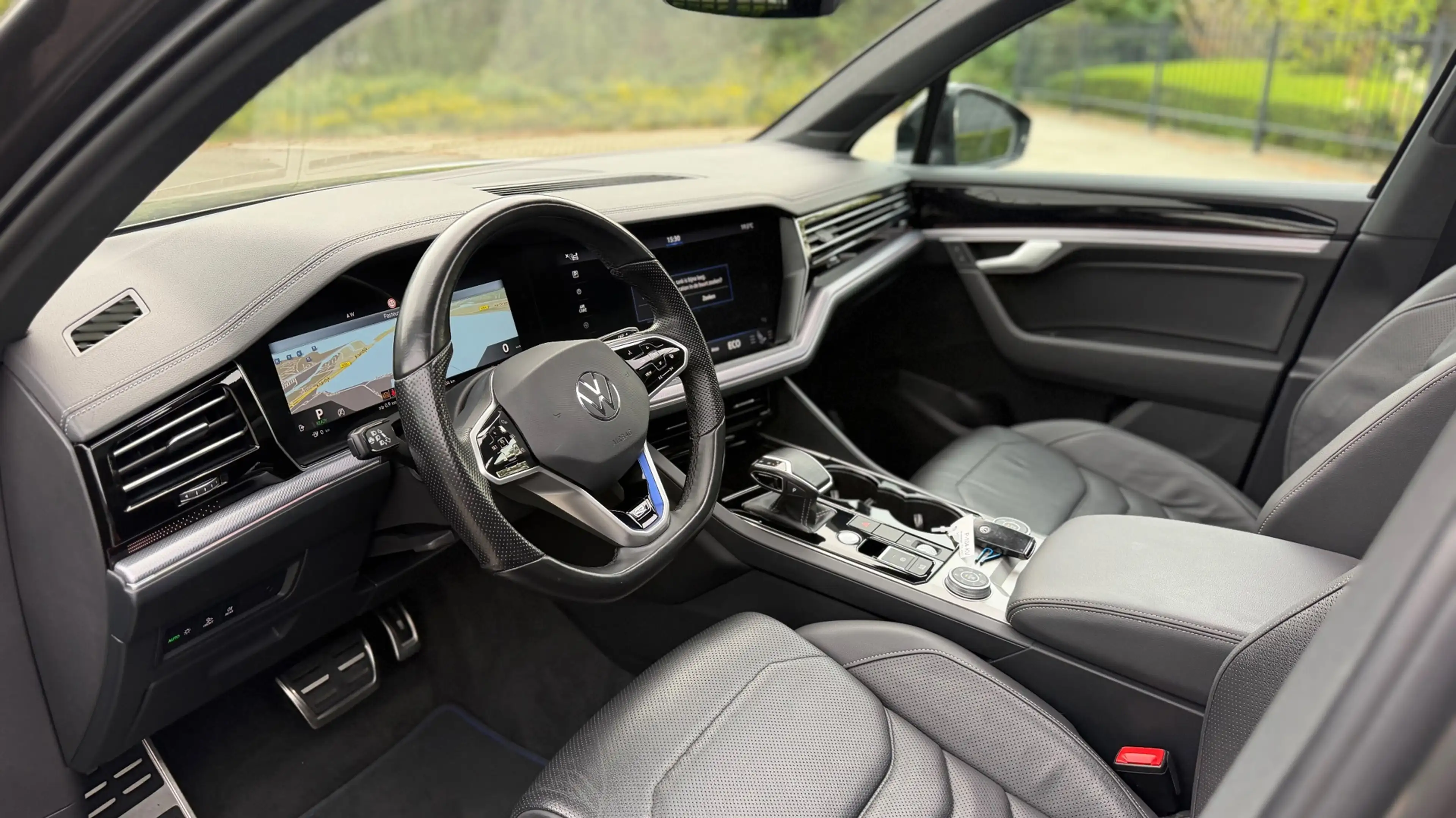 Volkswagen Touareg 3.0 TSi eHybrid 4MOTION R-Line Panoramadak leer Ca — photo 3