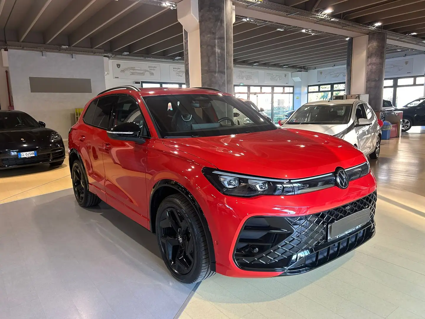 Volkswagen Tiguan Tiguan 2.0 tdi R-Line 150cv dsg Arancione - 1