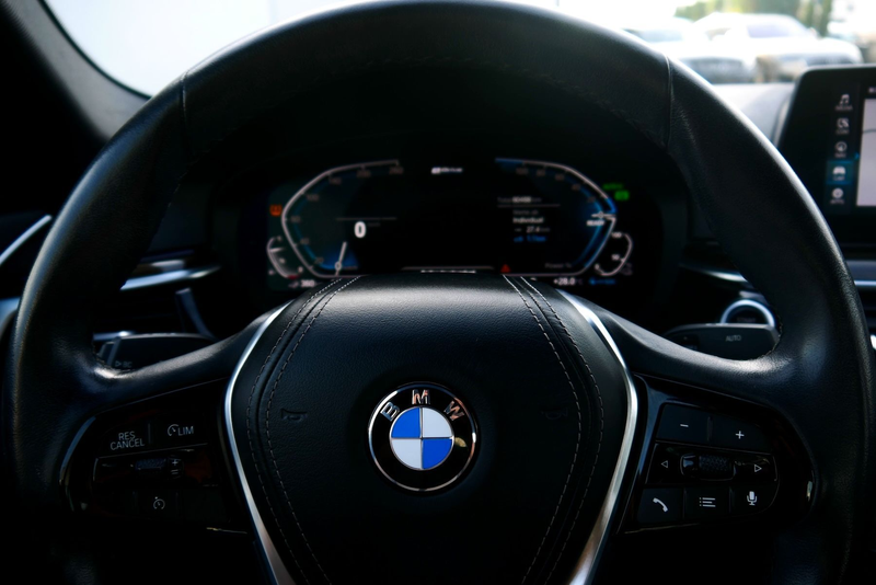 BMW 530 e Aut. *Live Cockpit Professional & Rückfahrkamer — photo 14