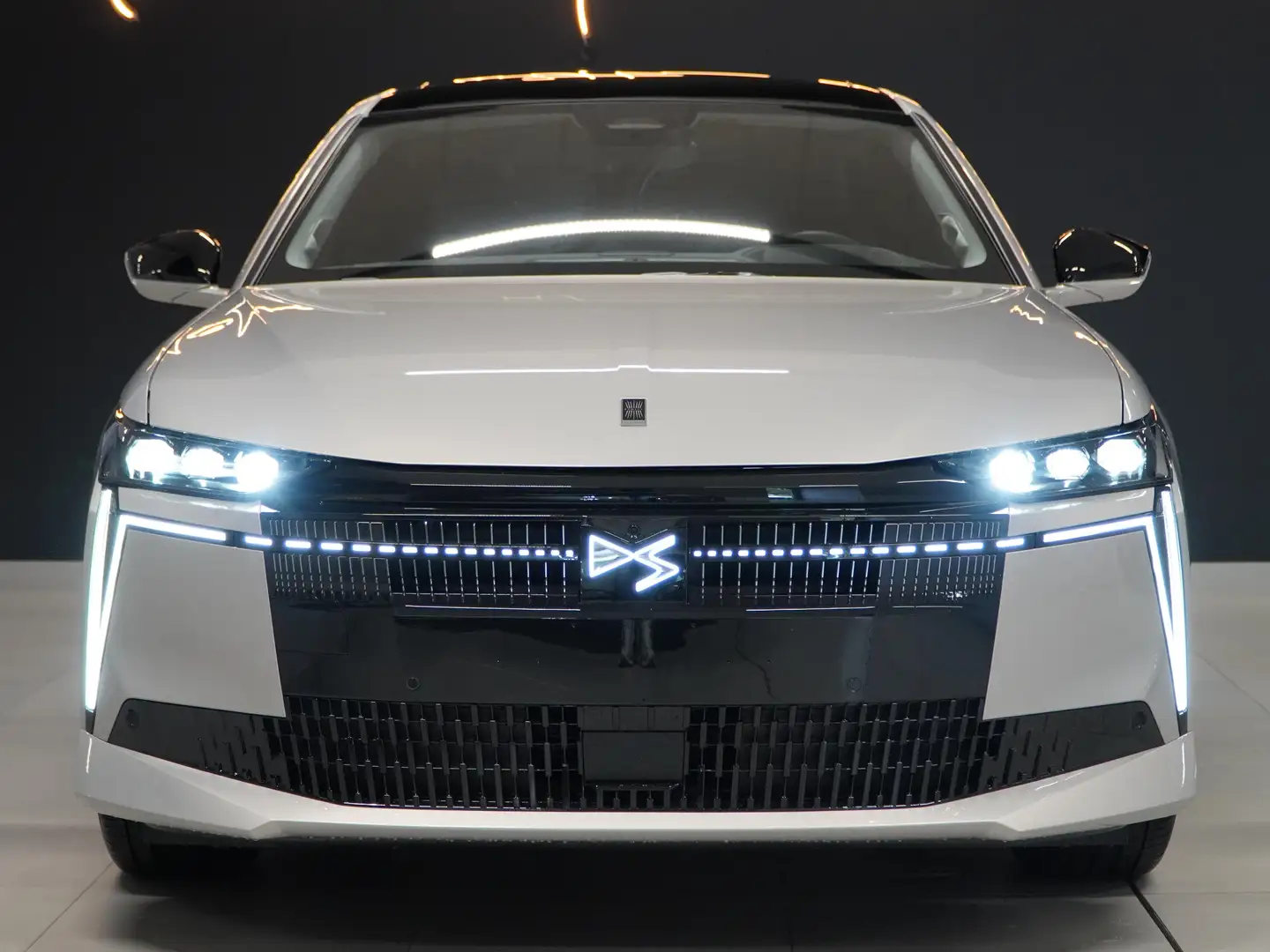 DS Automobiles N°4 DS N°4 E-Tense ÉTOILE + Alcantara Grau - 2