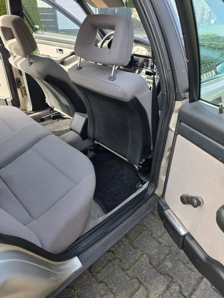 Audi 100 Typ 44 H Kennzeichen, foto 11