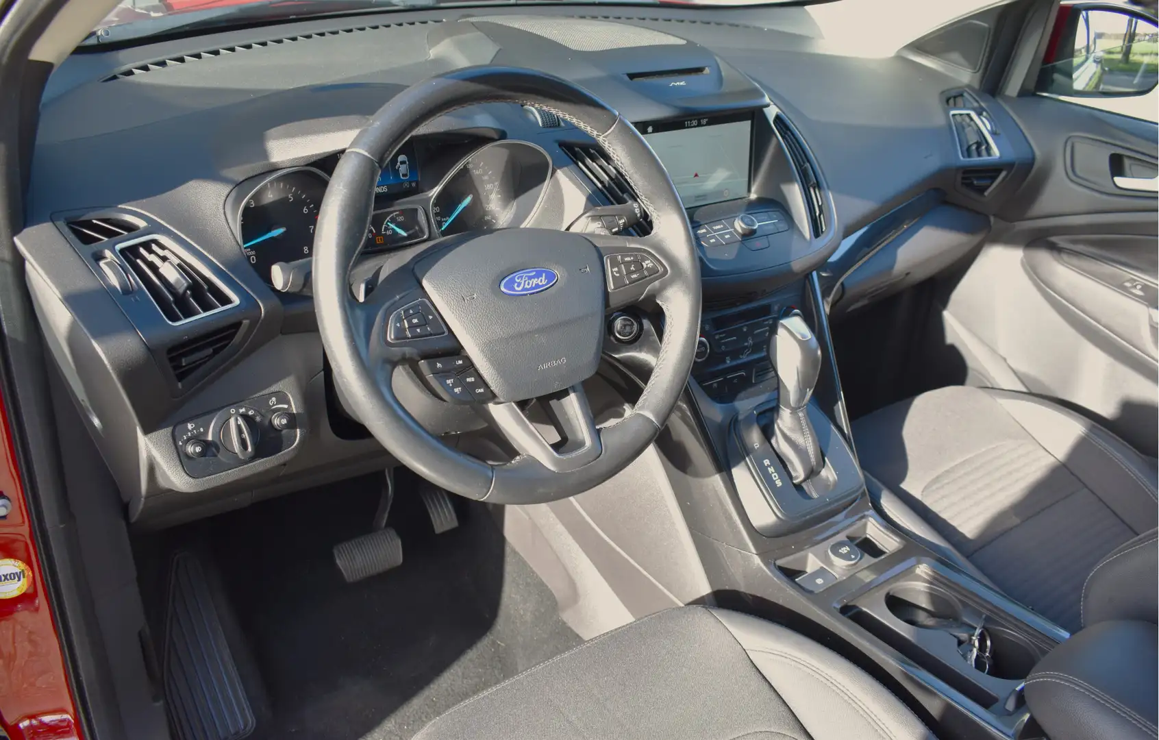 Ford Kuga 1.5 EcoBoost Titanium AWD Automaat / Navi / Clima Rood - 2