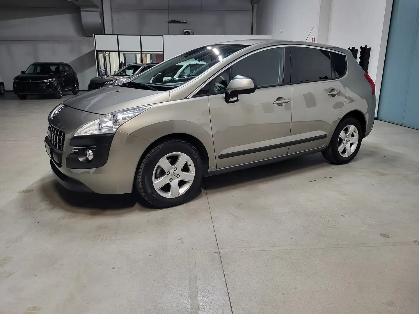 Peugeot 3008 1.6 hdi Tecno 112cv automatico Grigio - 1