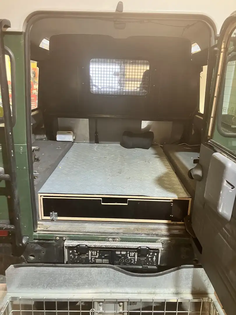 Land Rover Defender 110" Station County TD - 2