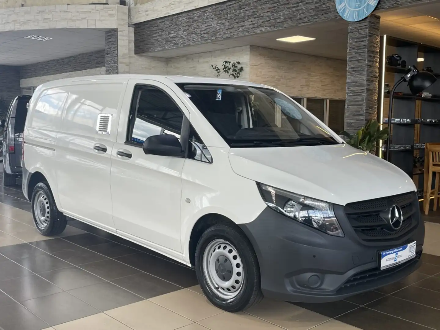 Mercedes-Benz Vito 111 CDI FWD kompakt SHZ PDC Euro6 bijela - 1