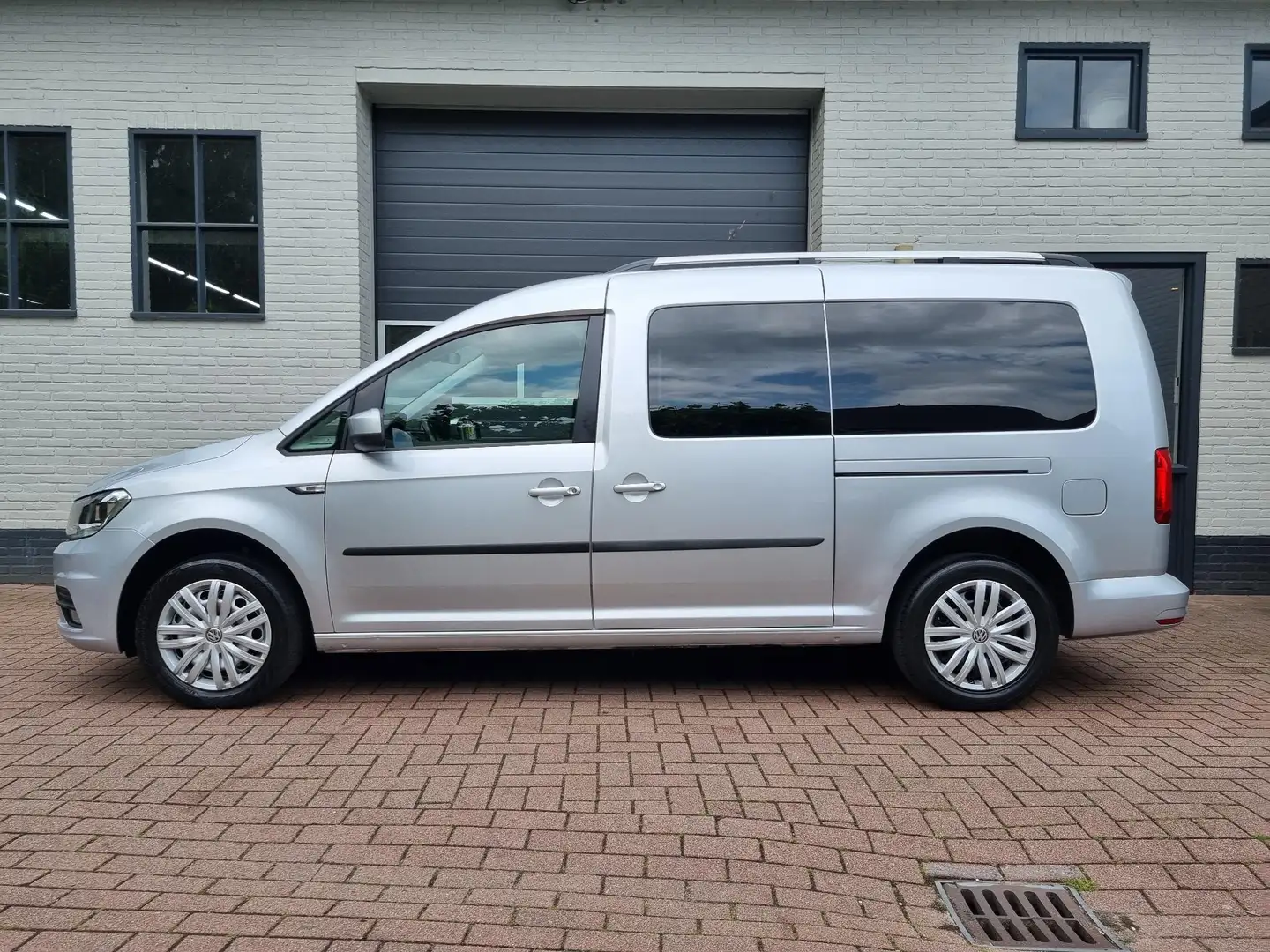 Volkswagen Caddy Maxi 1.4 TSI 130 pk. DSG Aut. 5-Pers. TUSSENSCHOT Zilver - 2