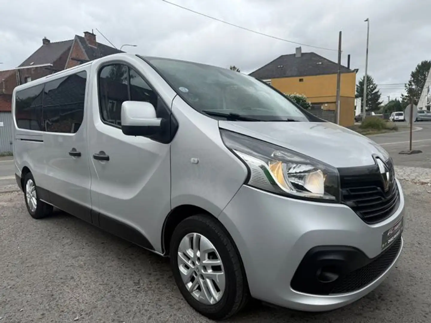 Renault Trafic Combi 9 1.6dCi TT Energy 92kW Plateado - 2