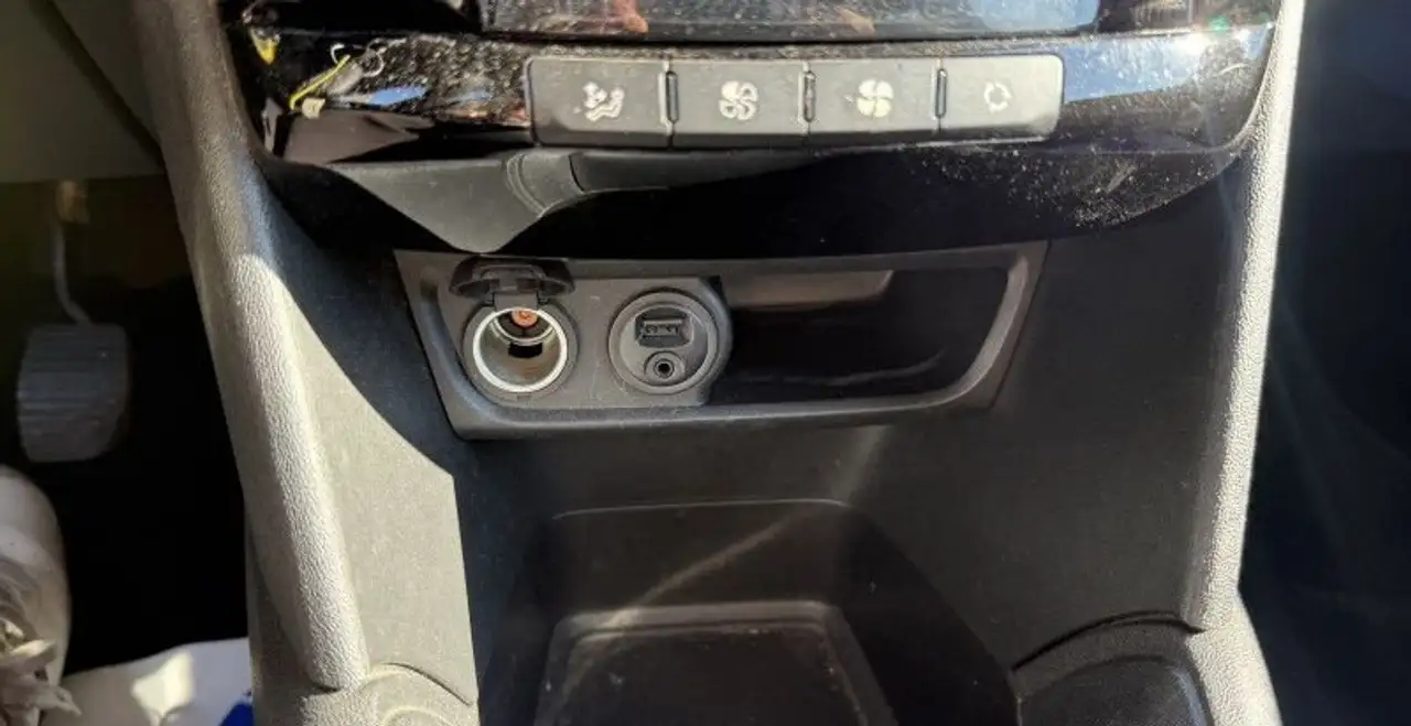 Peugeot 208 208 — photo 19