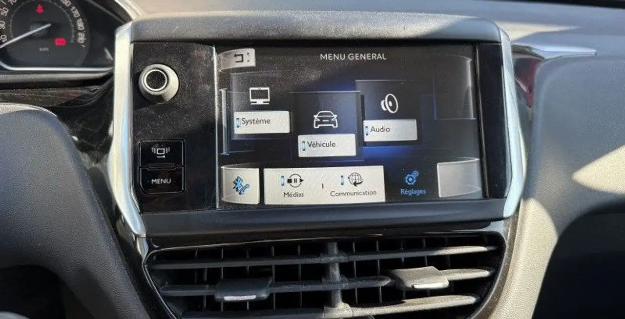 Peugeot 208 208 — photo 20