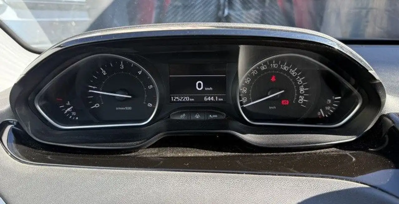 Peugeot 208 208 — photo 21
