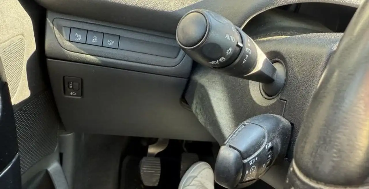 Peugeot 208 208 — photo 24