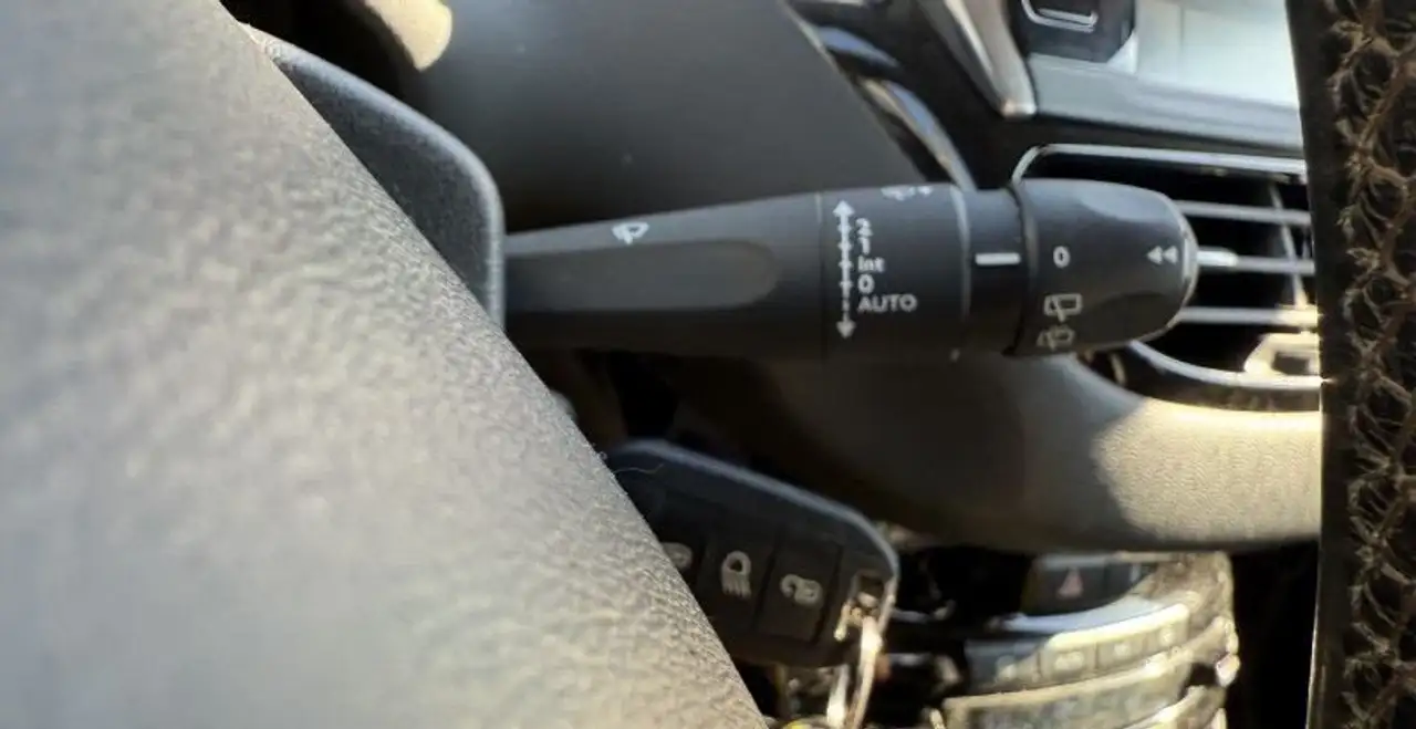 Peugeot 208 208 — photo 13