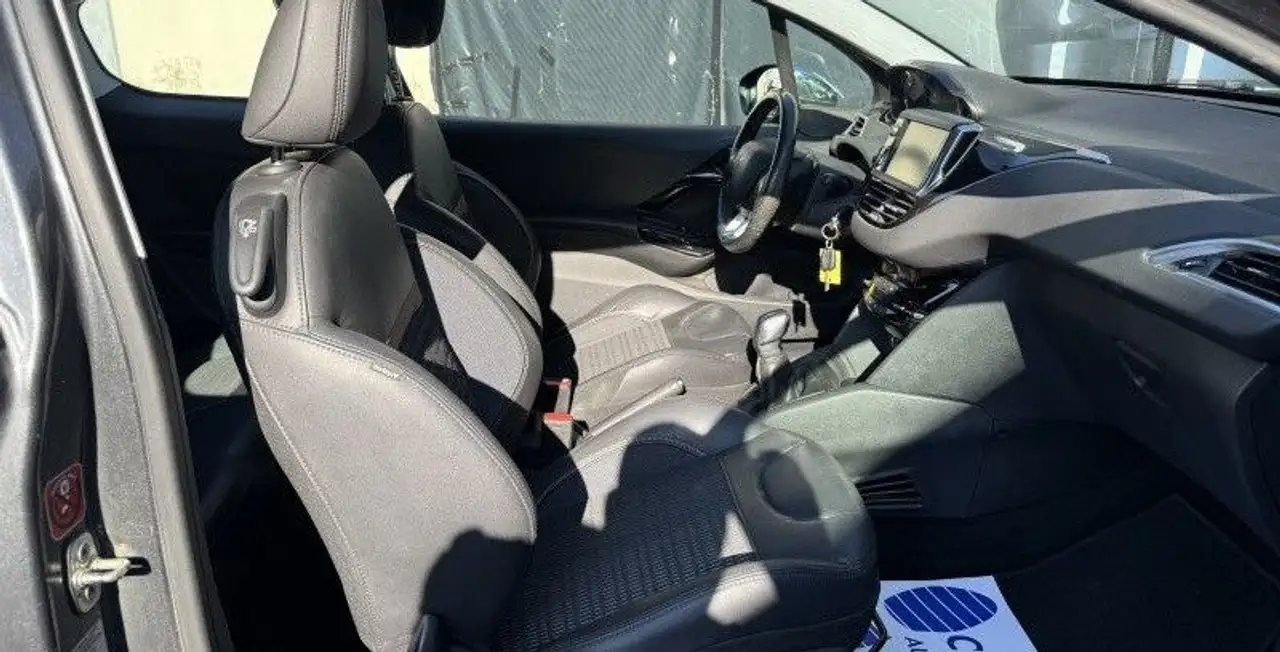 Peugeot 208 208 — photo 28