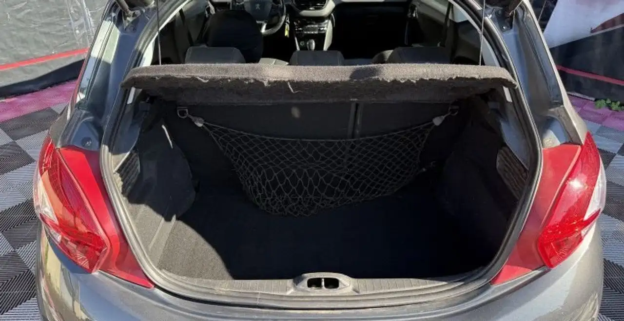 Peugeot 208 208 — photo 30