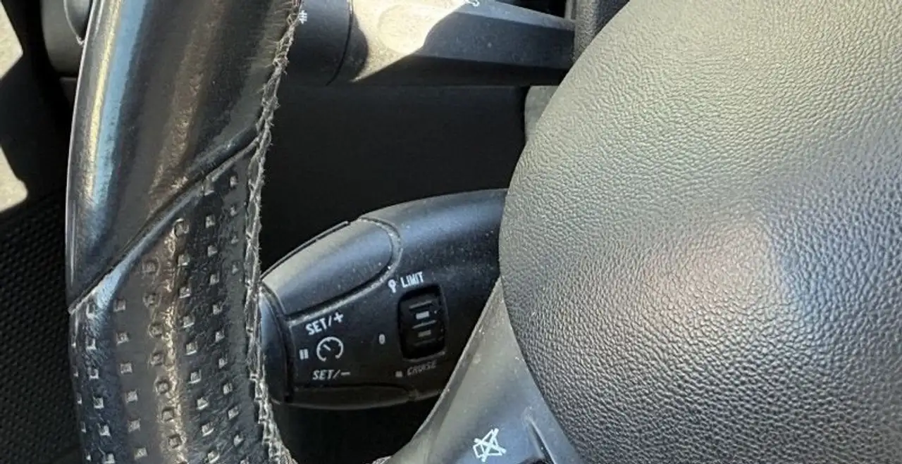 Peugeot 208 208 — photo 15