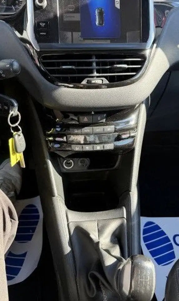 Peugeot 208 208 — photo 22