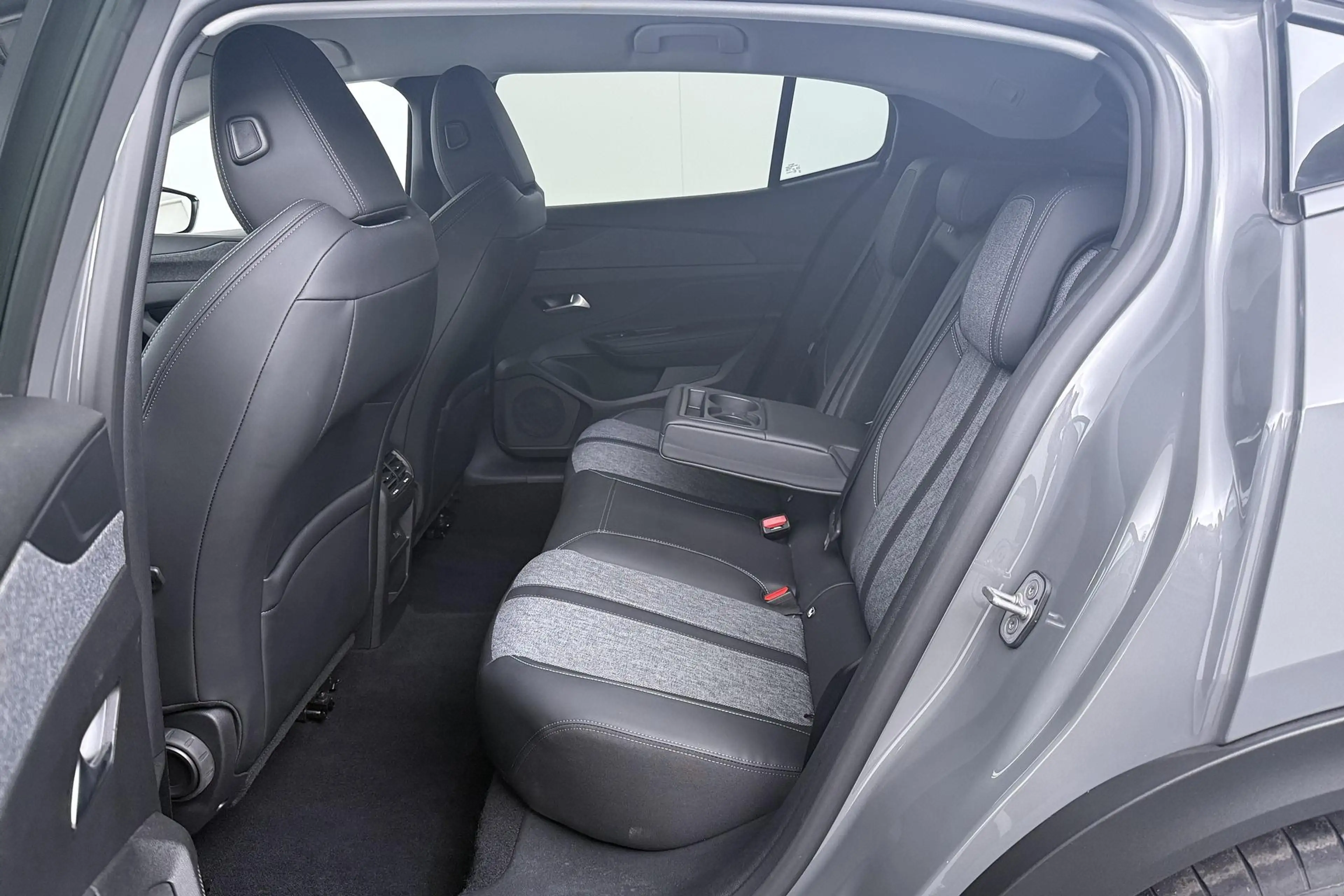 Peugeot 408 1.6 180pk HYbrid Allure Pack Automaat | Stoel+Stuu — photo 15
