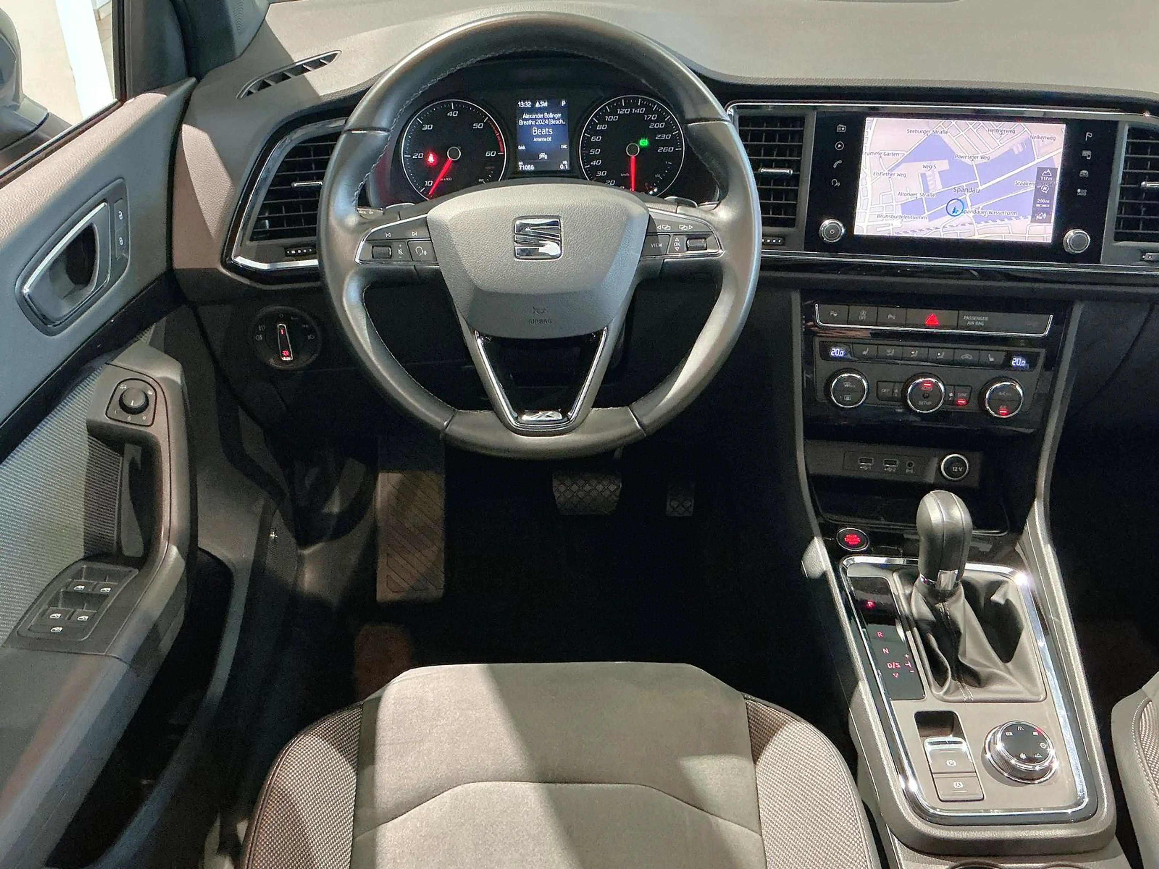 SEAT Ateca TDI DSG 4x4 X LED PANO Beats MLink SHZ RFK — photo 14