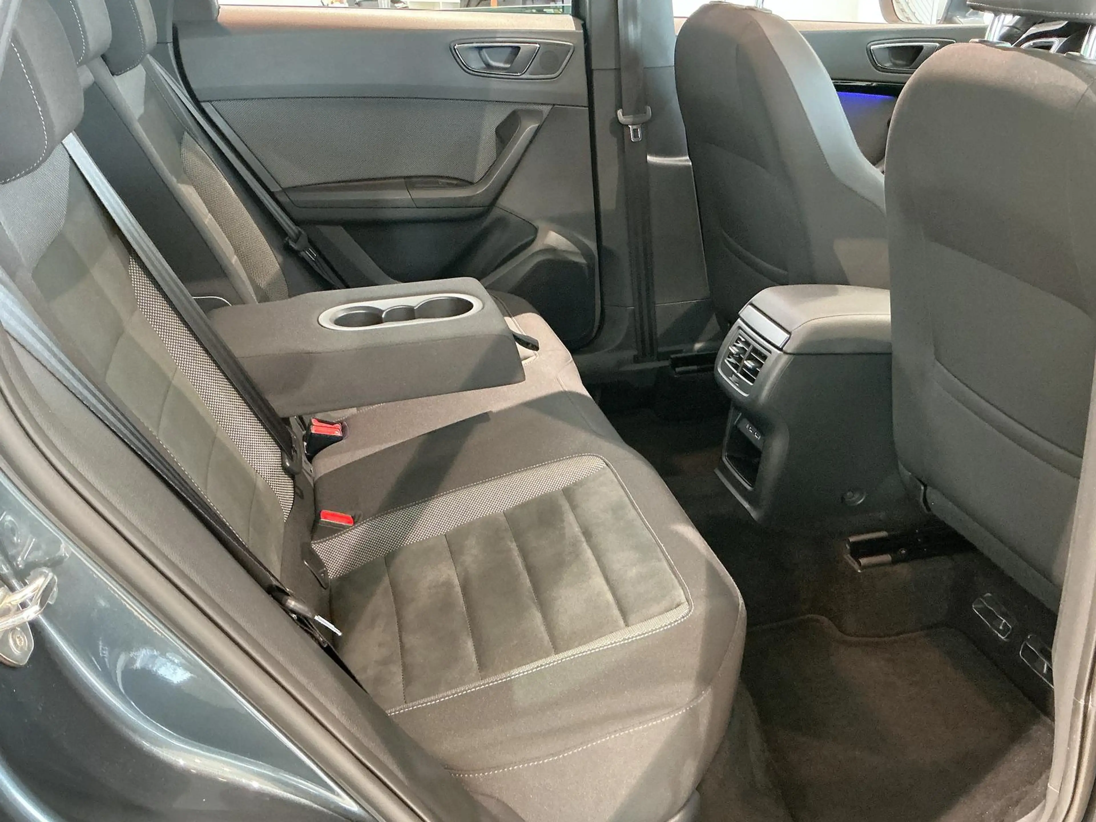 SEAT Ateca TDI DSG 4x4 X LED PANO Beats MLink SHZ RFK — photo 12