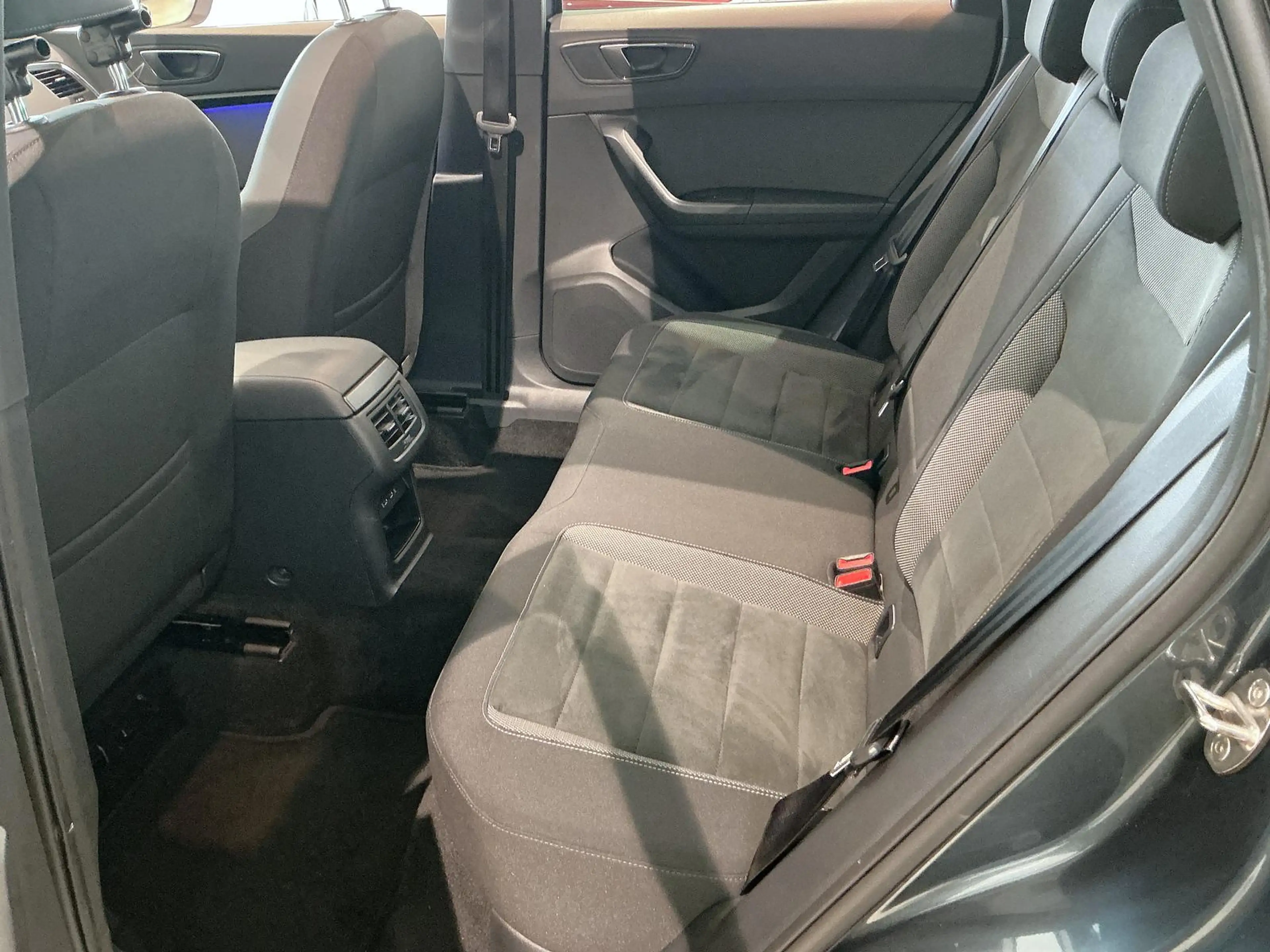 SEAT Ateca TDI DSG 4x4 X LED PANO Beats MLink SHZ RFK — photo 11