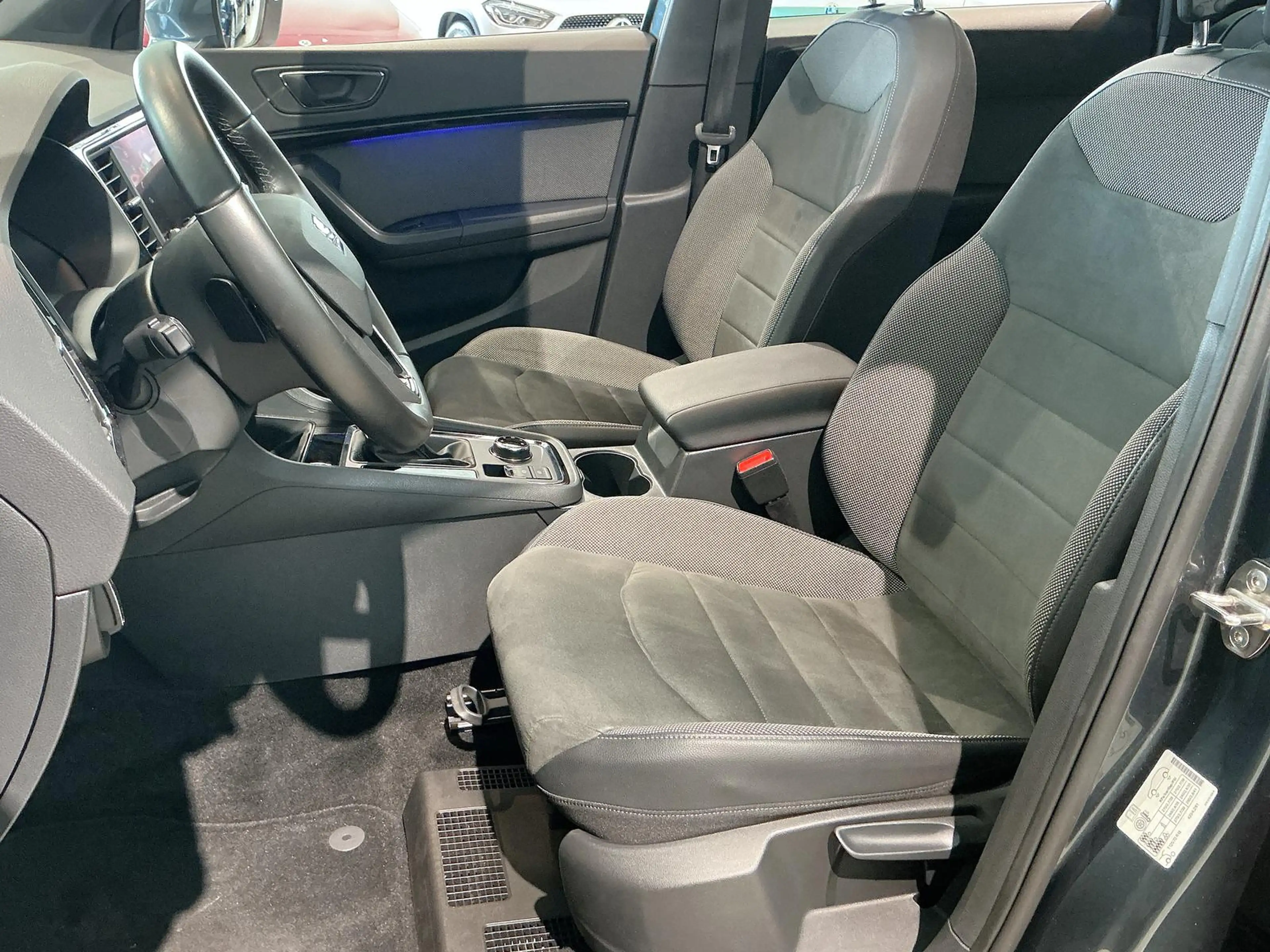 SEAT Ateca TDI DSG 4x4 X LED PANO Beats MLink SHZ RFK — photo 9