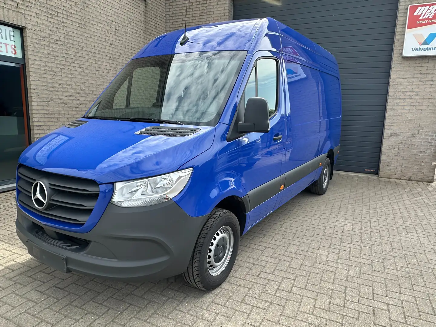 Mercedes-Benz Sprinter 215 CDI Sprinter Standard HA 9G-TRONIC BASE Bleu - 1