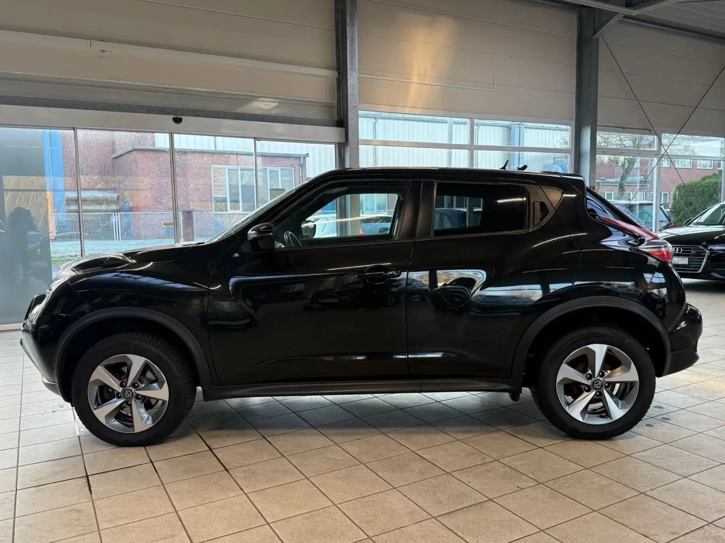 Nissan Juke Acenta 1.6 Ltr Automatik / R-Cam/Navi Noir - 2