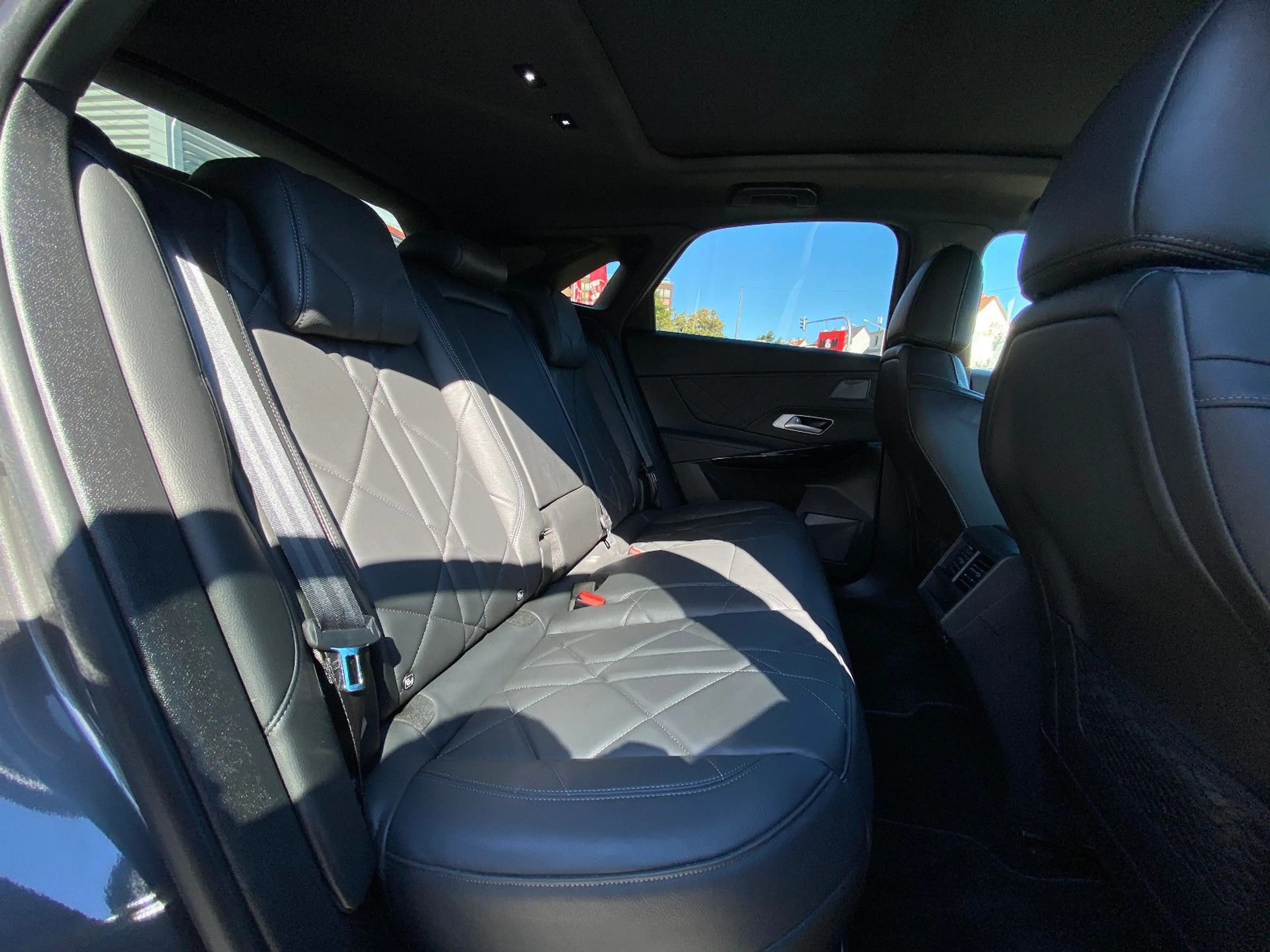 DS Automobiles DS 7 Crossback E-Tense 4x2 Ligne Noire — photo 14