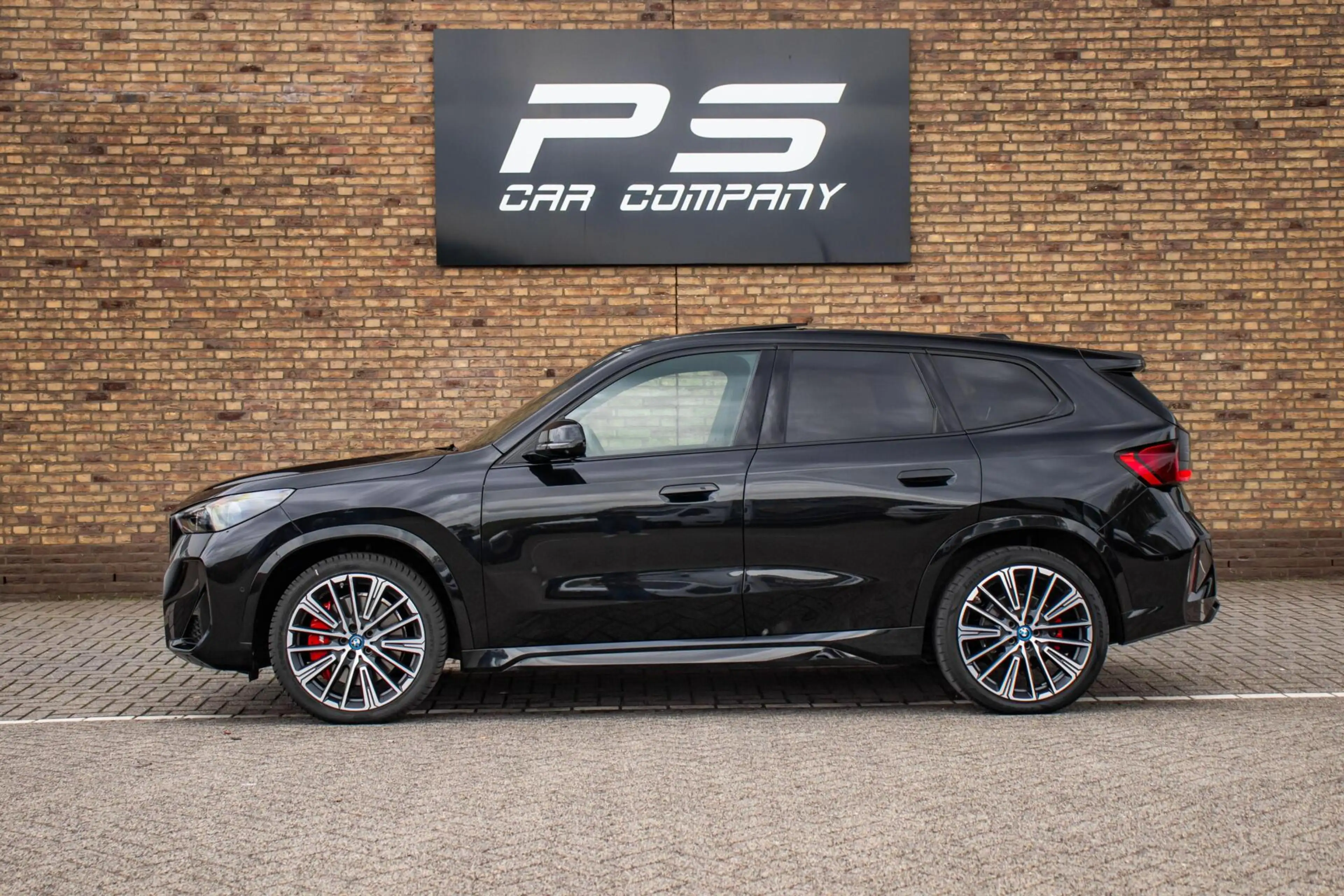 BMW iX1 xDrive30 67 kWh M-Sport Pro, BTW, SOH 96%, Pano — photo 3