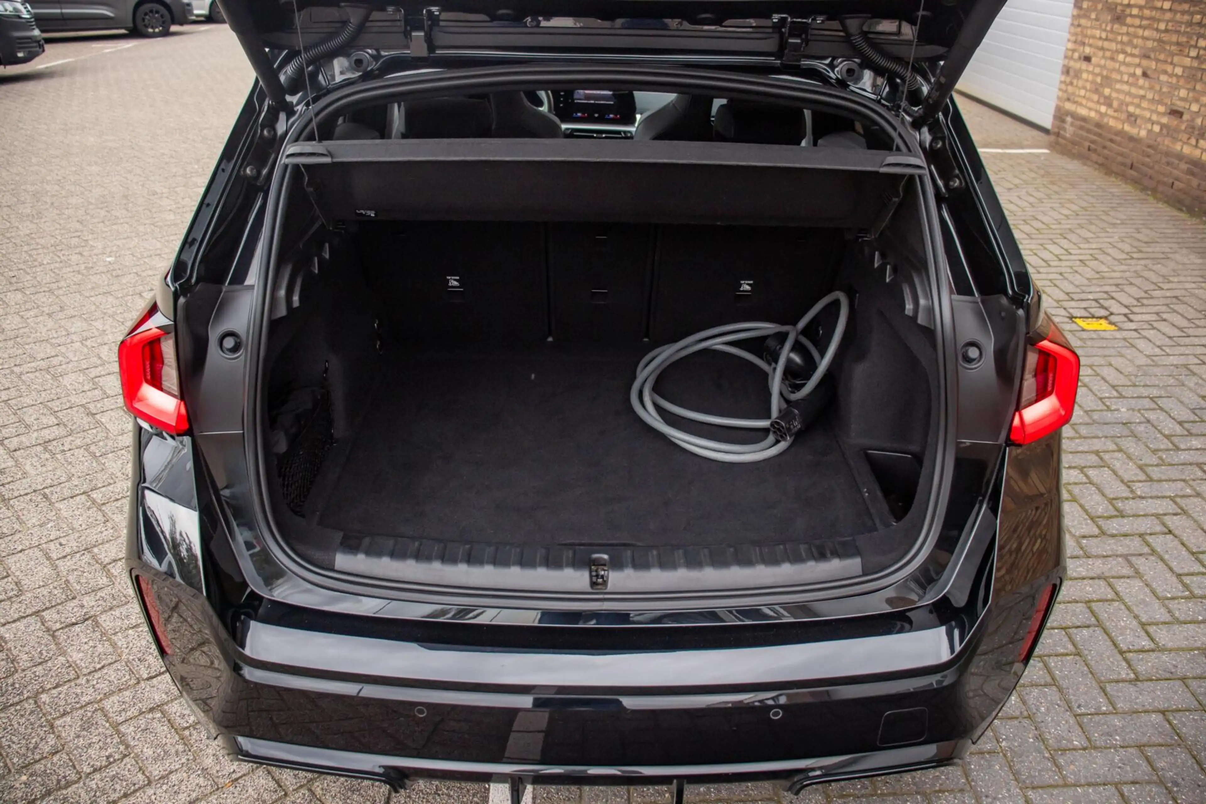 BMW iX1 xDrive30 67 kWh M-Sport Pro, BTW, SOH 96%, Pano — photo 25