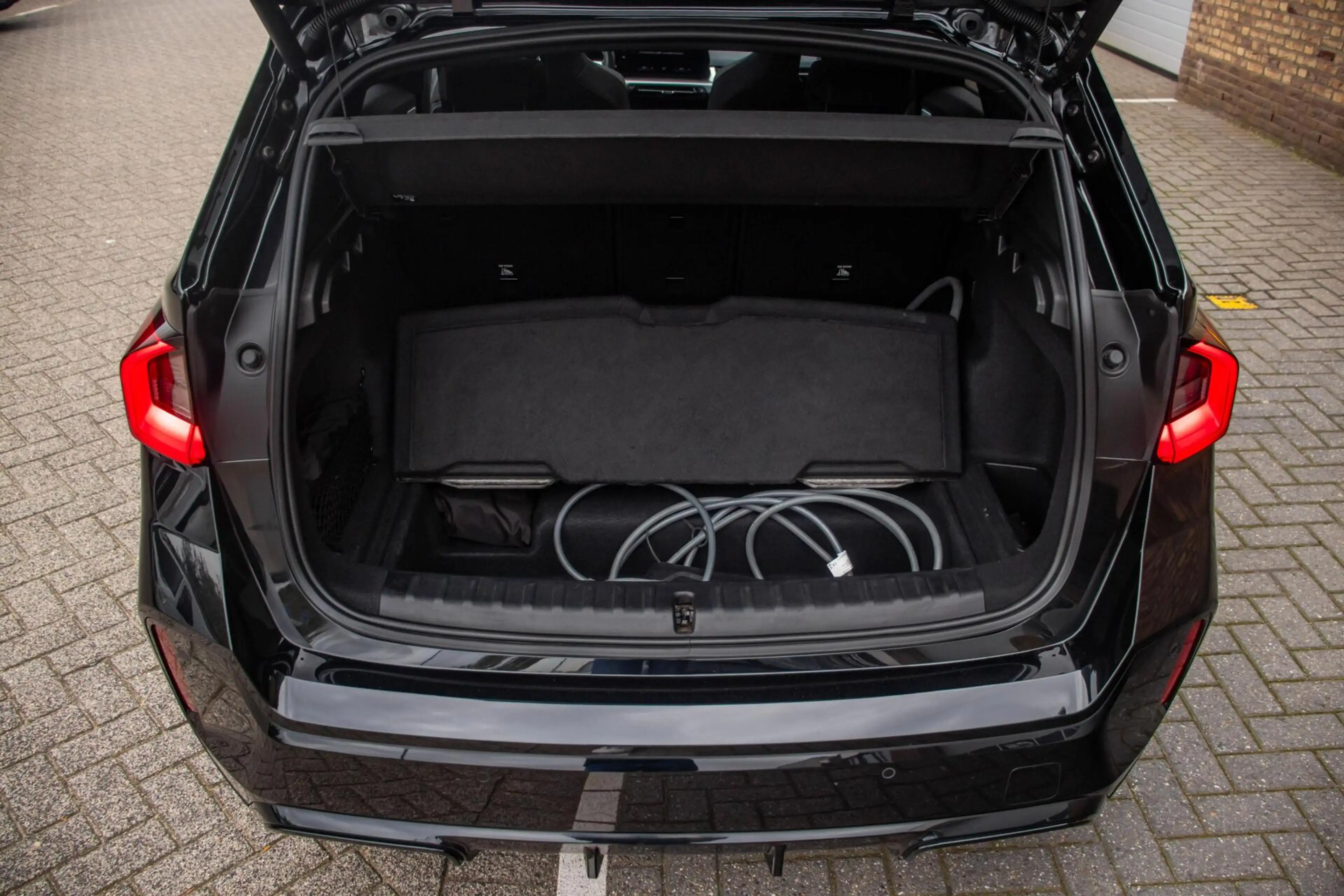 BMW iX1 xDrive30 67 kWh M-Sport Pro, BTW, SOH 96%, Pano — photo 24