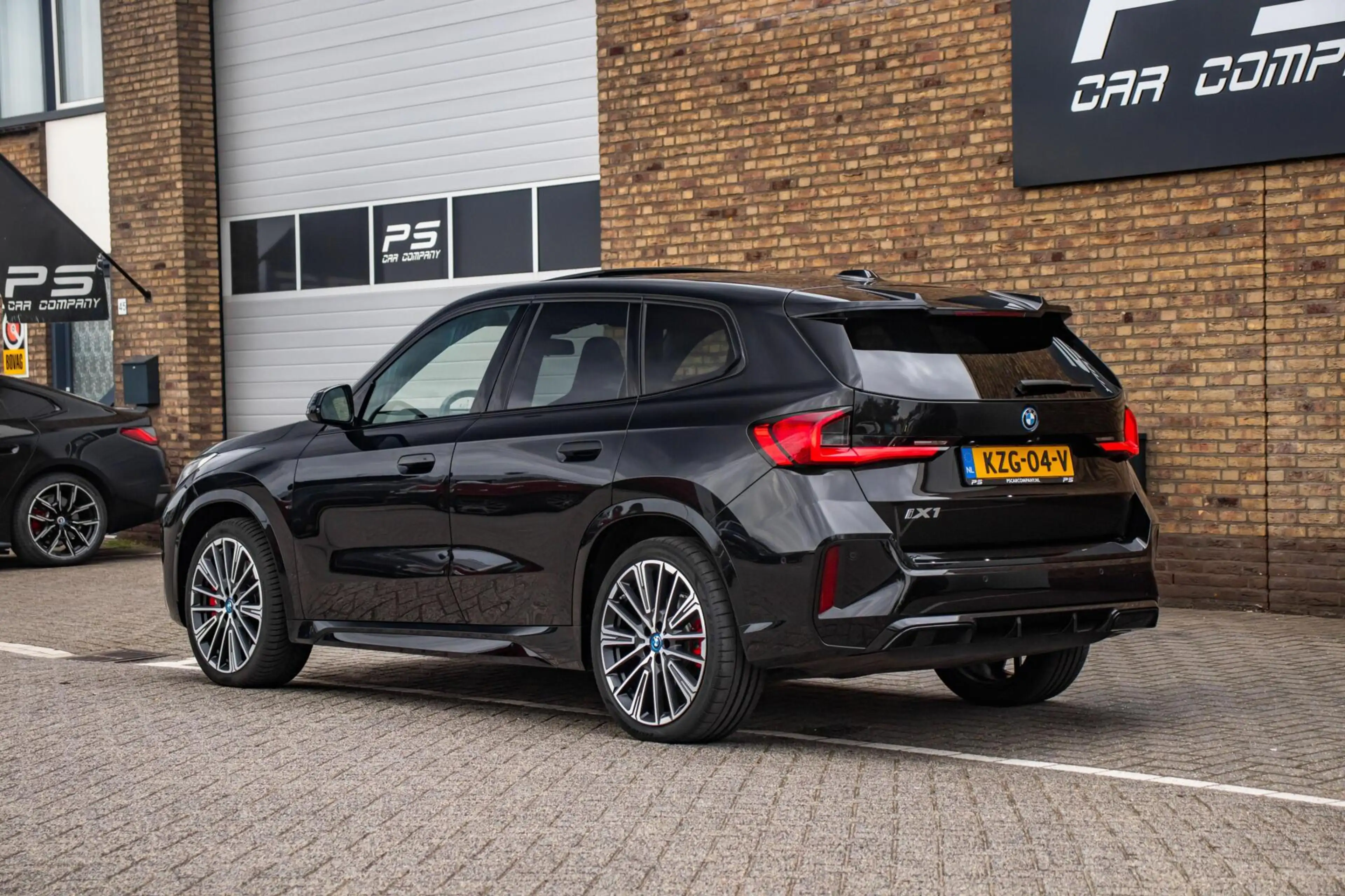 BMW iX1 xDrive30 67 kWh M-Sport Pro, BTW, SOH 96%, Pano — photo 4