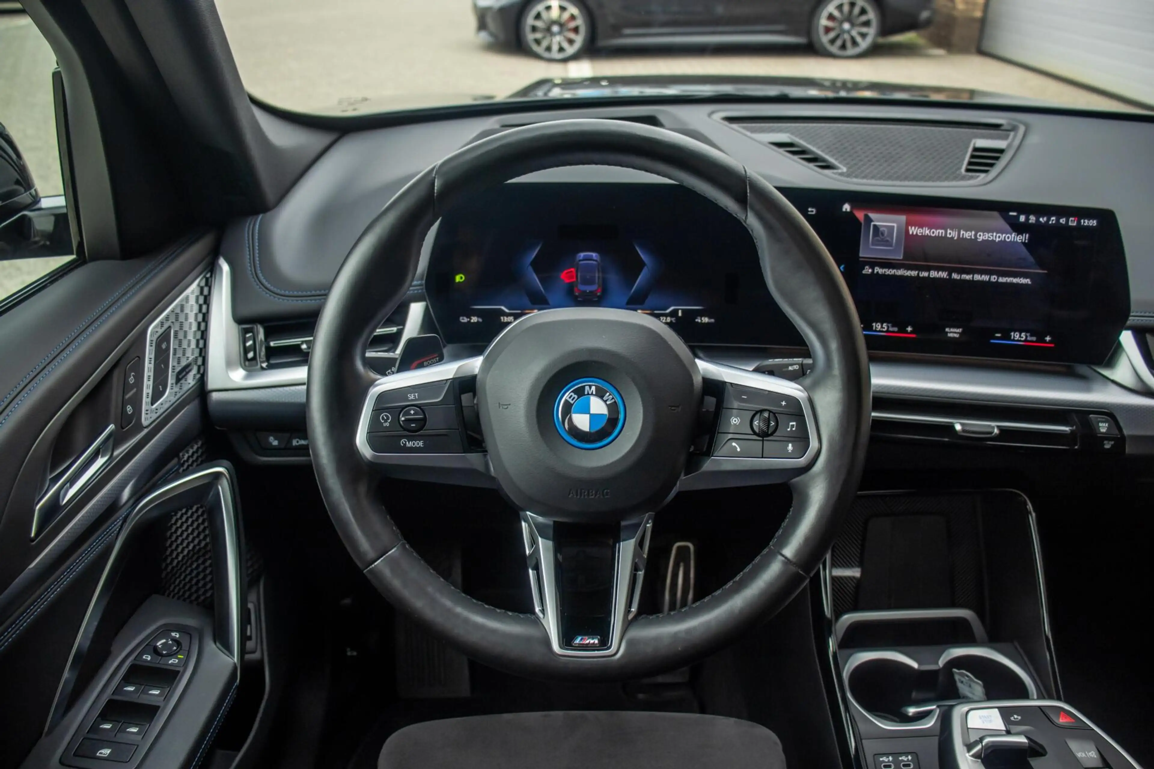 BMW iX1 xDrive30 67 kWh M-Sport Pro, BTW, SOH 96%, Pano — photo 15