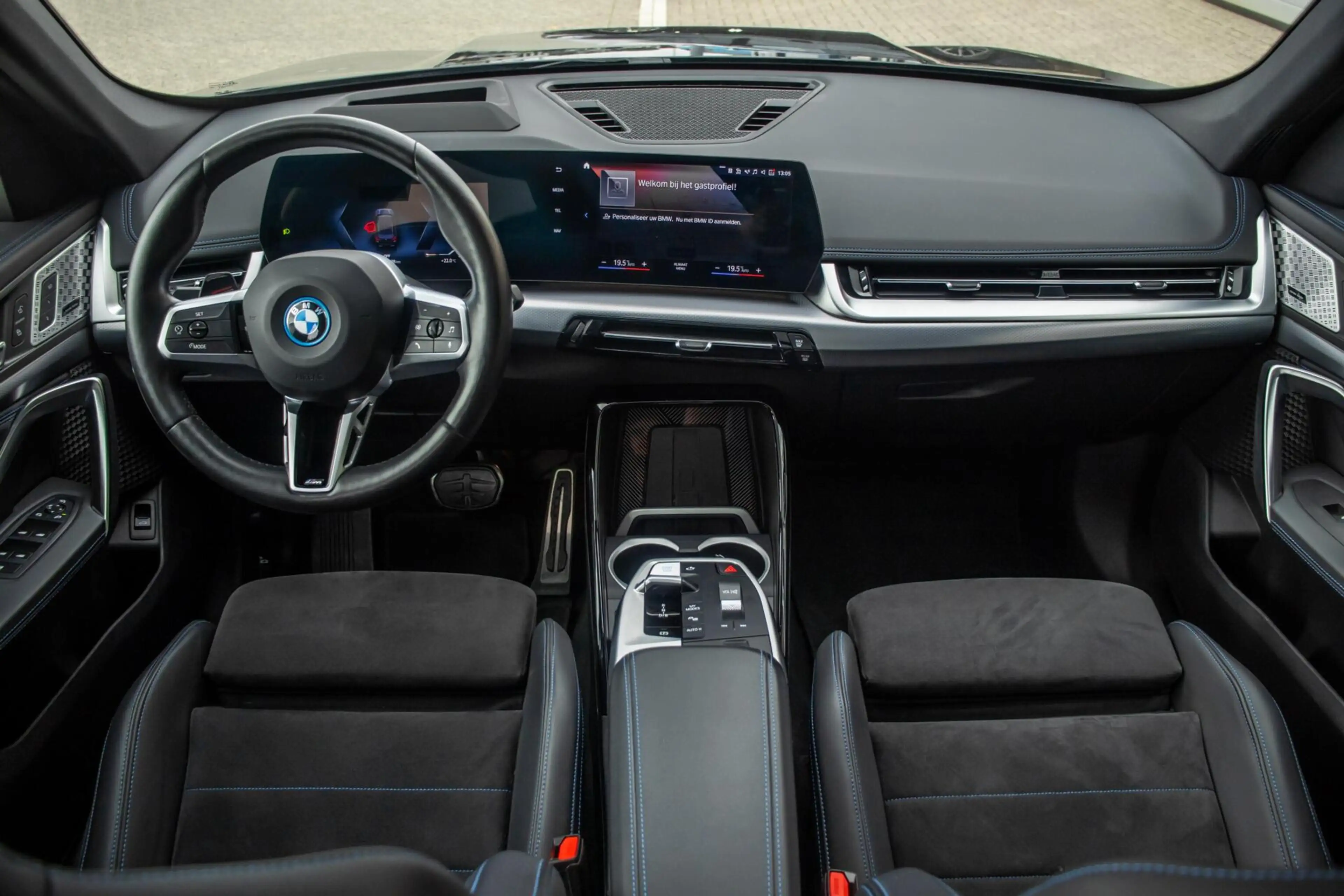 BMW iX1 xDrive30 67 kWh M-Sport Pro, BTW, SOH 96%, Pano — photo 14