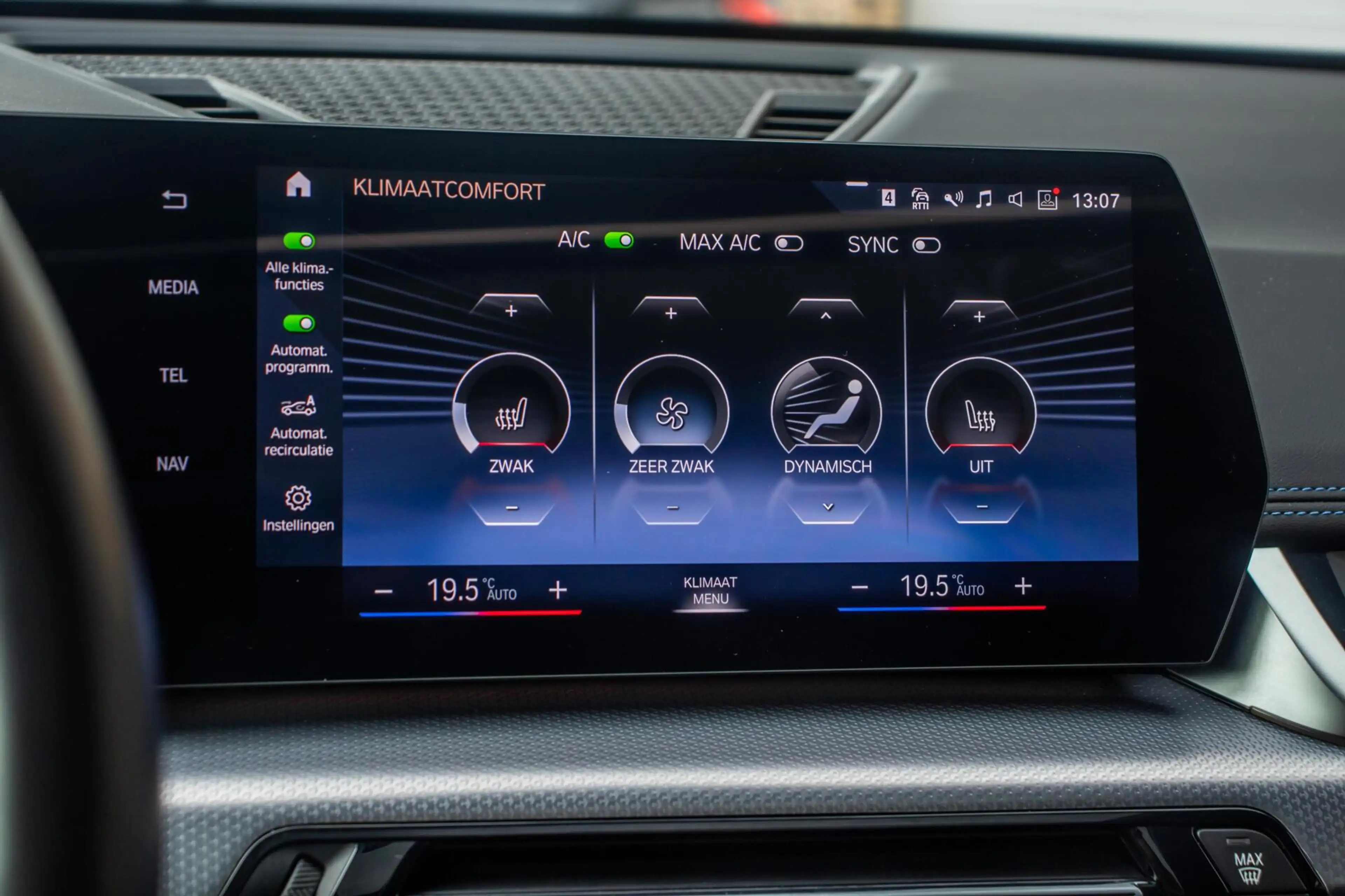 BMW iX1 xDrive30 67 kWh M-Sport Pro, BTW, SOH 96%, Pano — photo 21