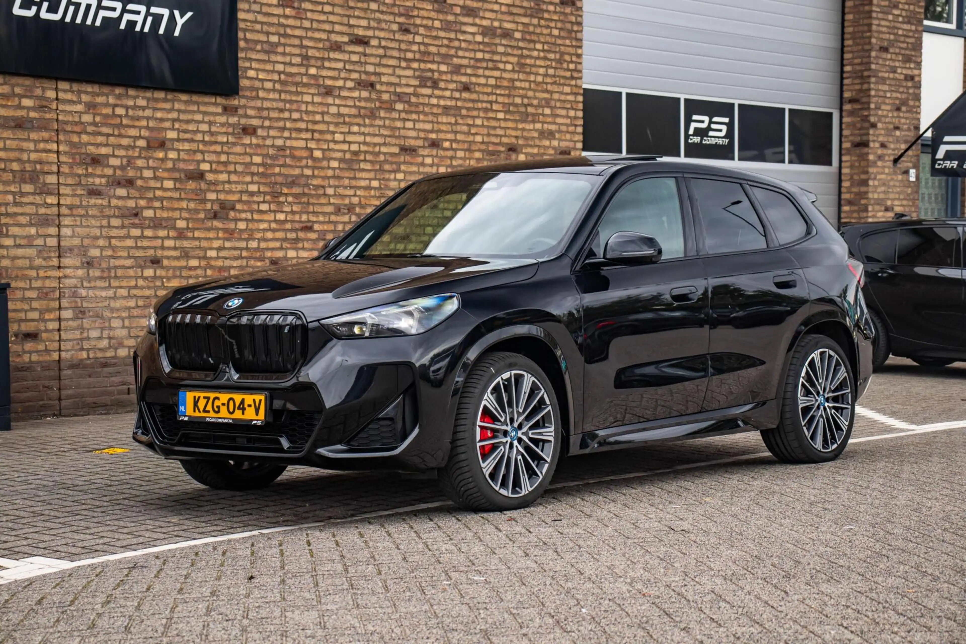 BMW iX1 xDrive30 67 kWh M-Sport Pro, BTW, SOH 96%, Pano — photo 2