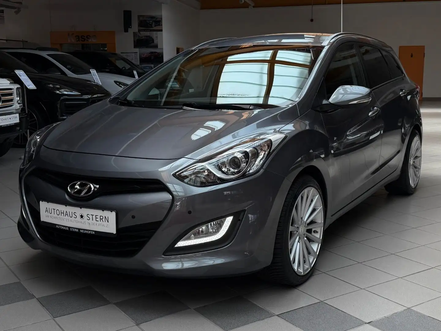 Hyundai i30 Kombi|SHZ|LHZ|PDC|Navi|Klima|Kamera|Isofix Grau - 1
