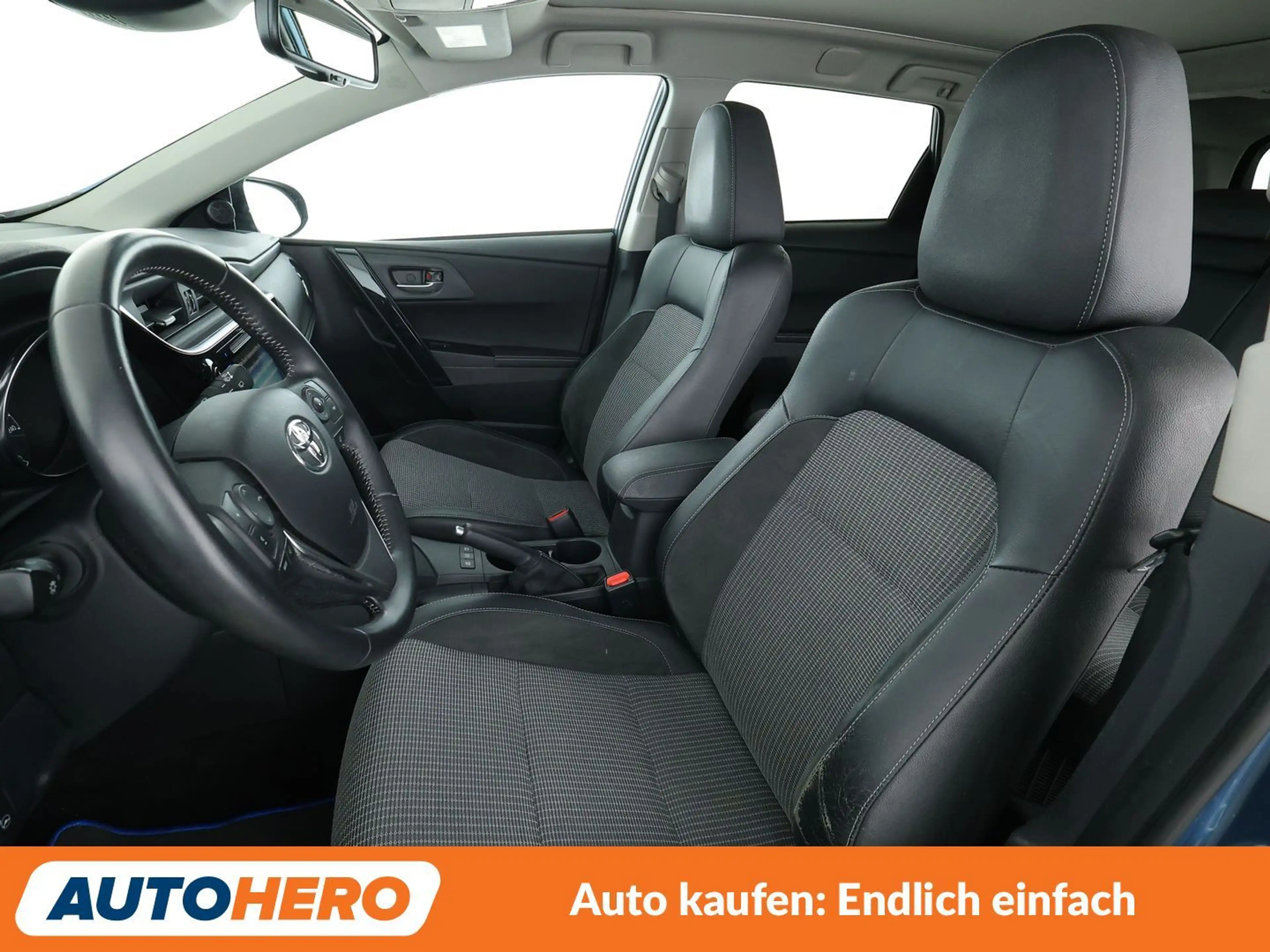 Toyota Auris 1.8 Hybrid Executive Aut*NAVI*LED*TEMPO*CAM*PDC* — photo 10