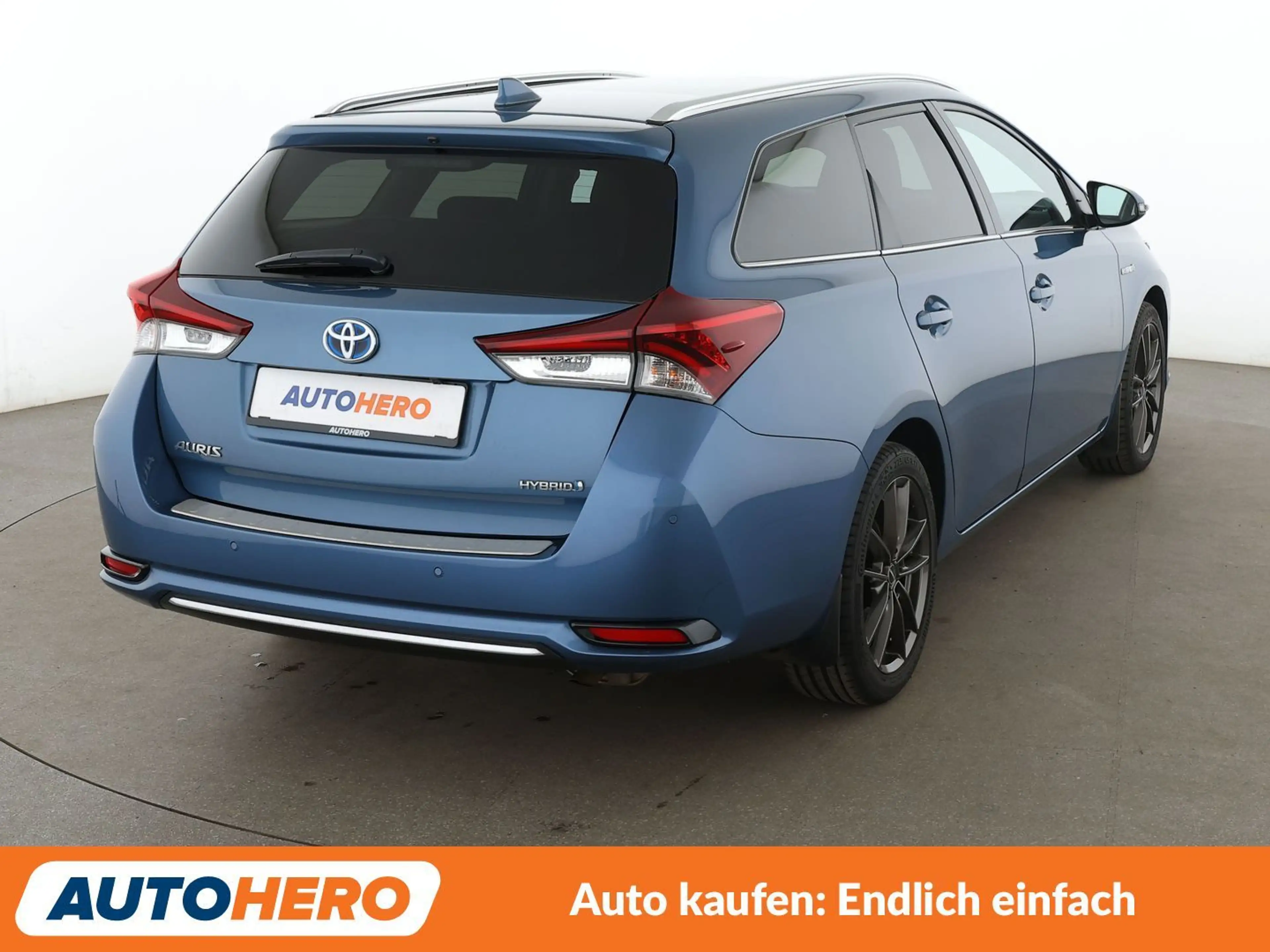 Toyota Auris 1.8 Hybrid Executive Aut*NAVI*LED*TEMPO*CAM*PDC* — photo 6