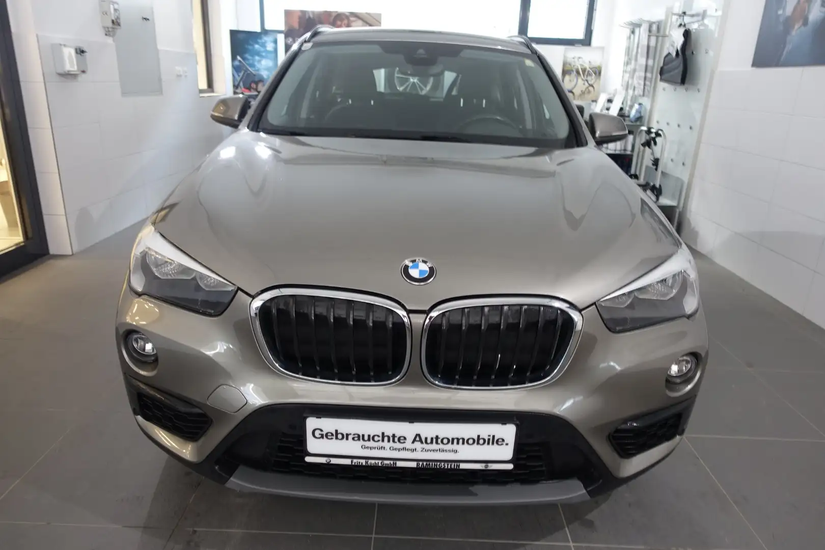 BMW X1 sDrive16d Silber - 2