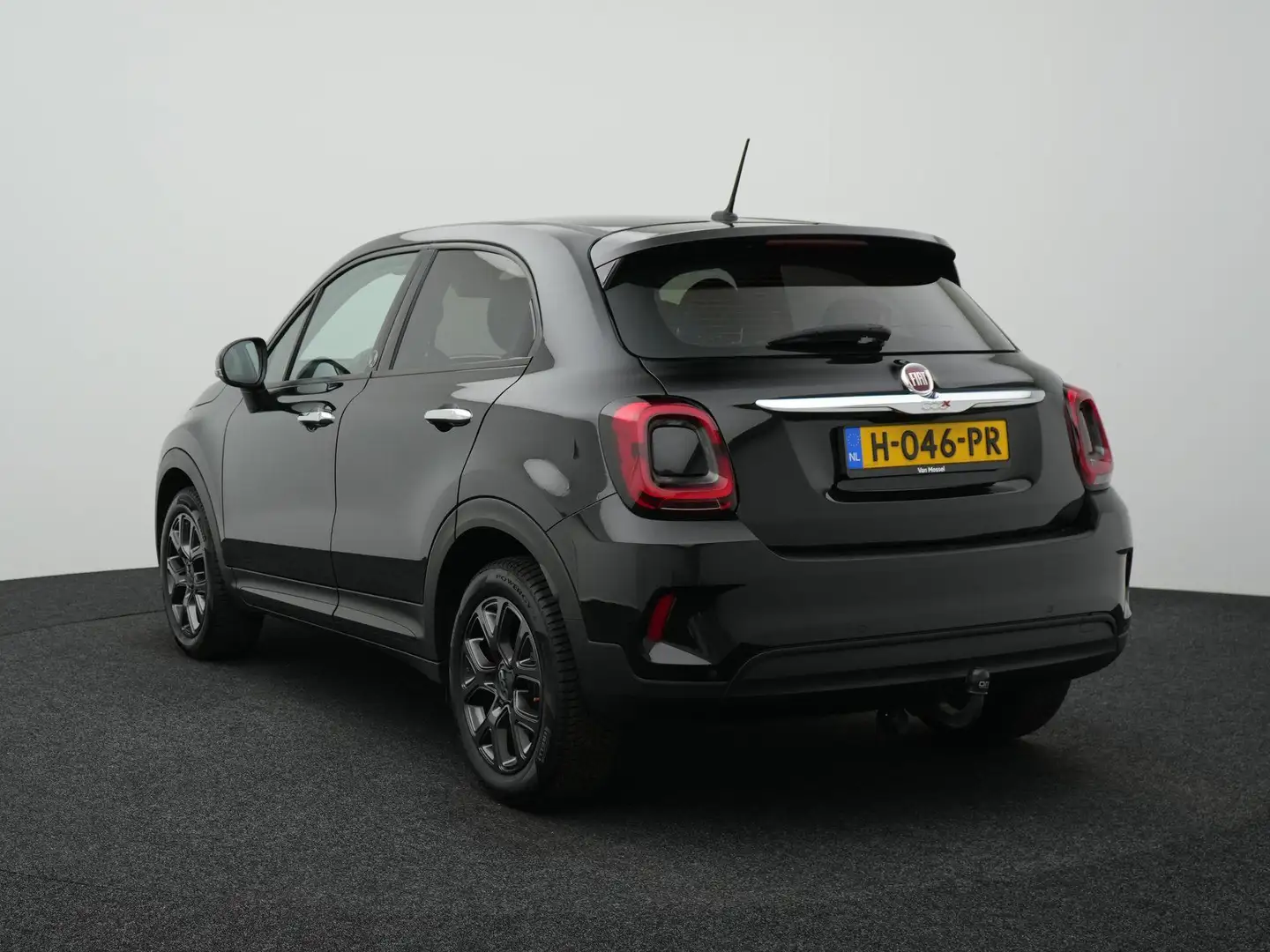 Fiat 500X 1.0 GSE Urban 120TH Edition TREKHAAK | NAVIGATIE | Zwart - 2
