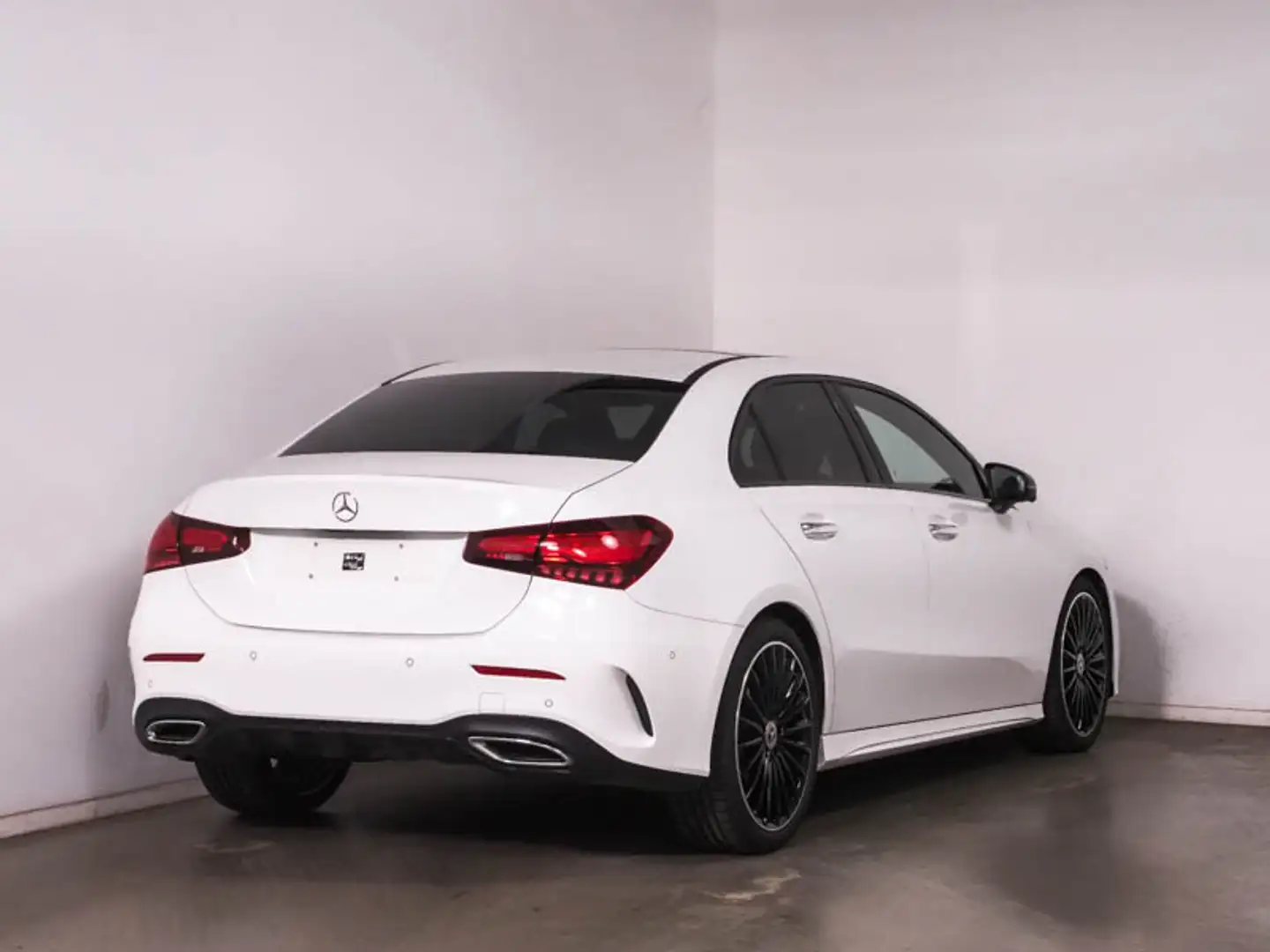 Mercedes-Benz A 220 A 220 4M Limo AMG Premium Pano Burmester Distro 19 Weiß - 2