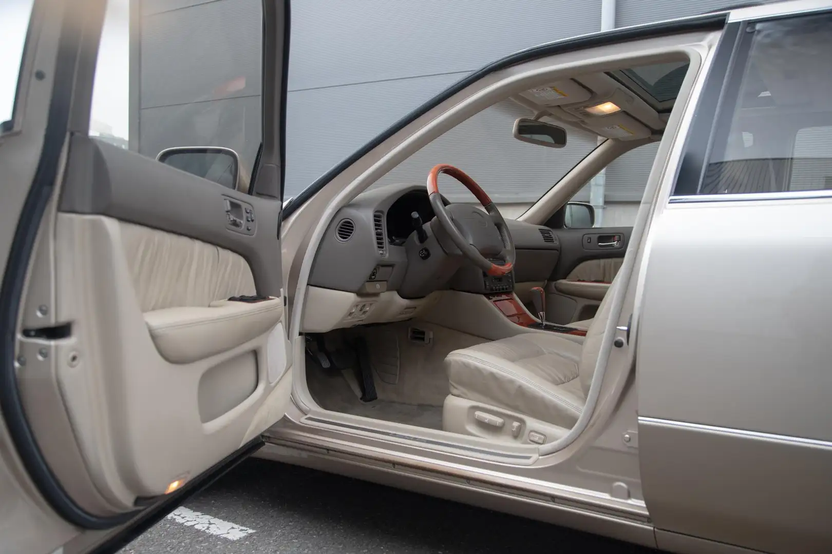 Lexus LS 400 | 66.000KM | Nieuwstaat | Volle Documentatie | Ver Beige - 2