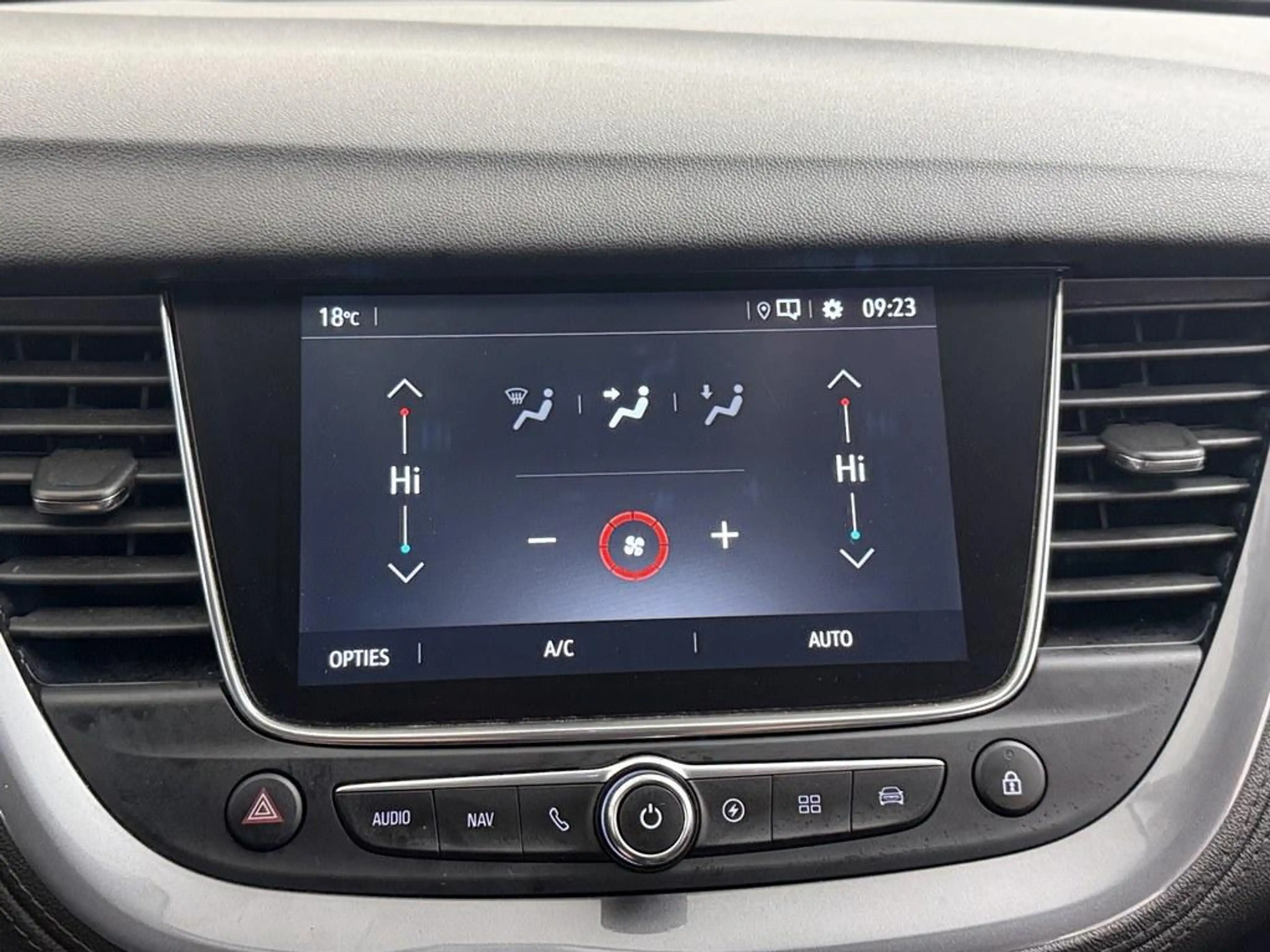 Opel Grandland X 1.6 Turbo Hybrid Elegance Trekhaak/Winterpakket/ K — photo 14