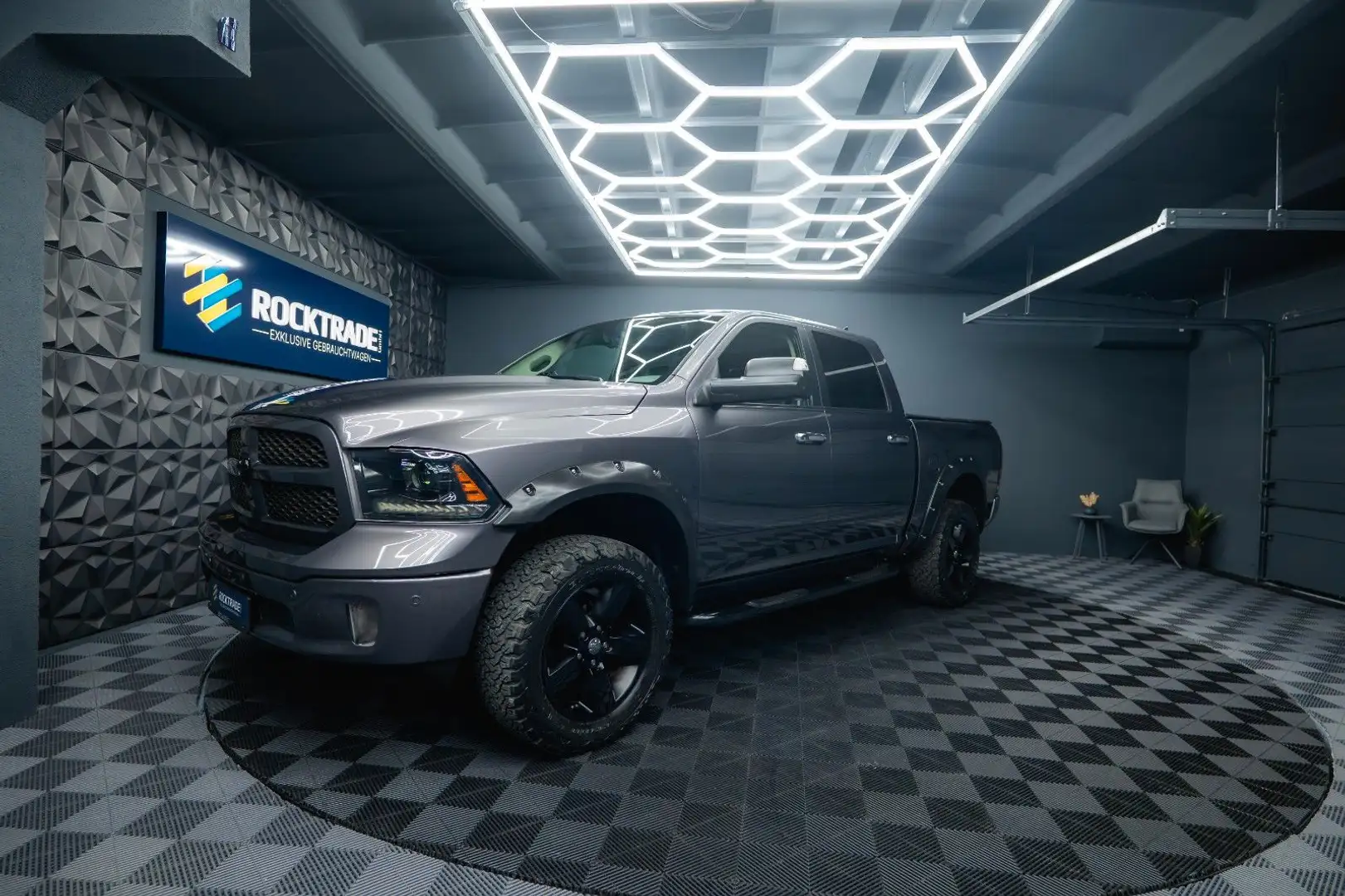 Dodge RAM 5.7 V8 HEMI 4x4 Offroad Night Edition LPG Gris - 1